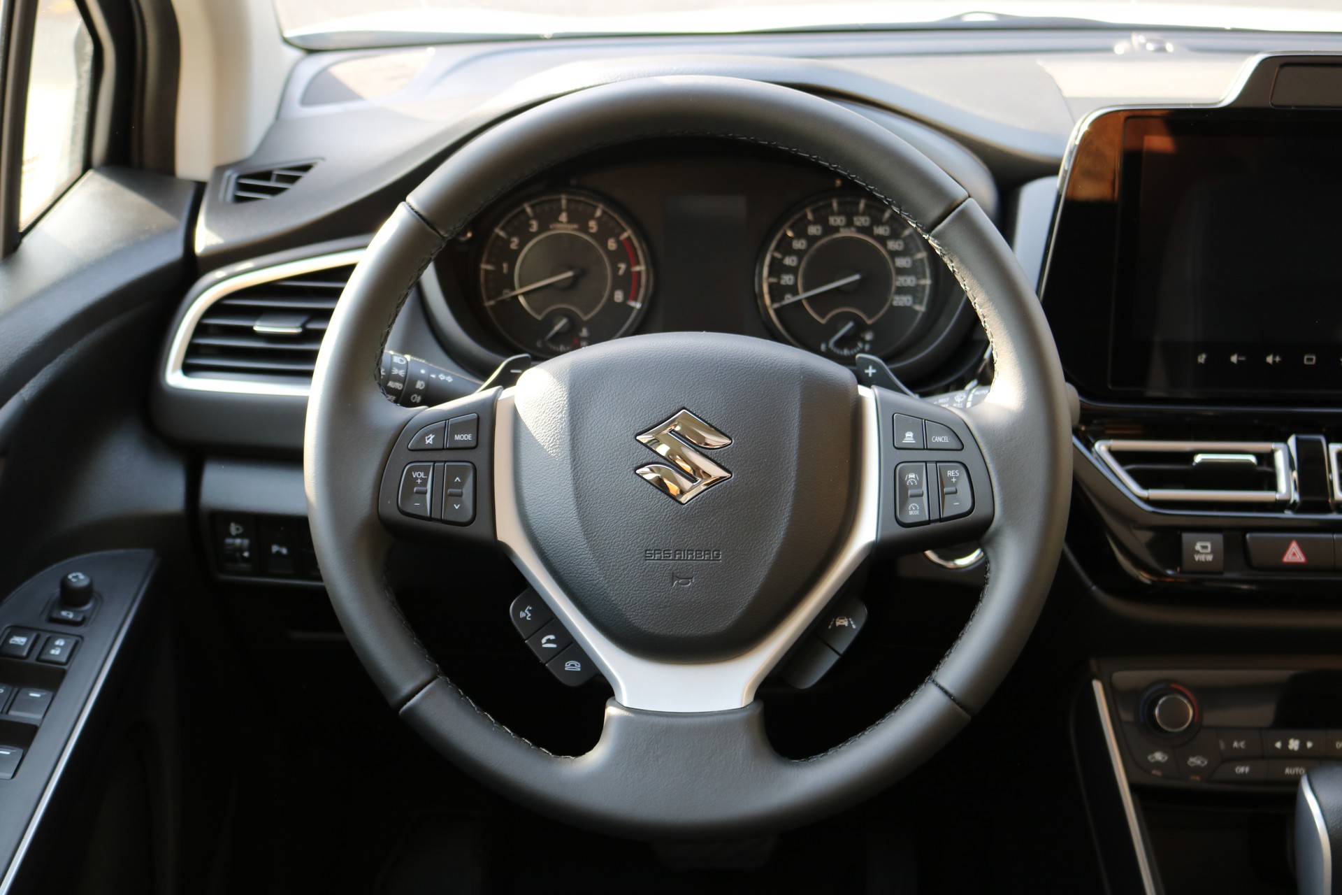 SUZUKI S-Cross 1.4T Compact Top 4WD Automatic-image-4