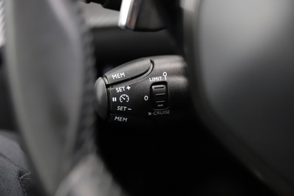 PEUGEOT 208 1.2 MHEV 110 Style-image-13