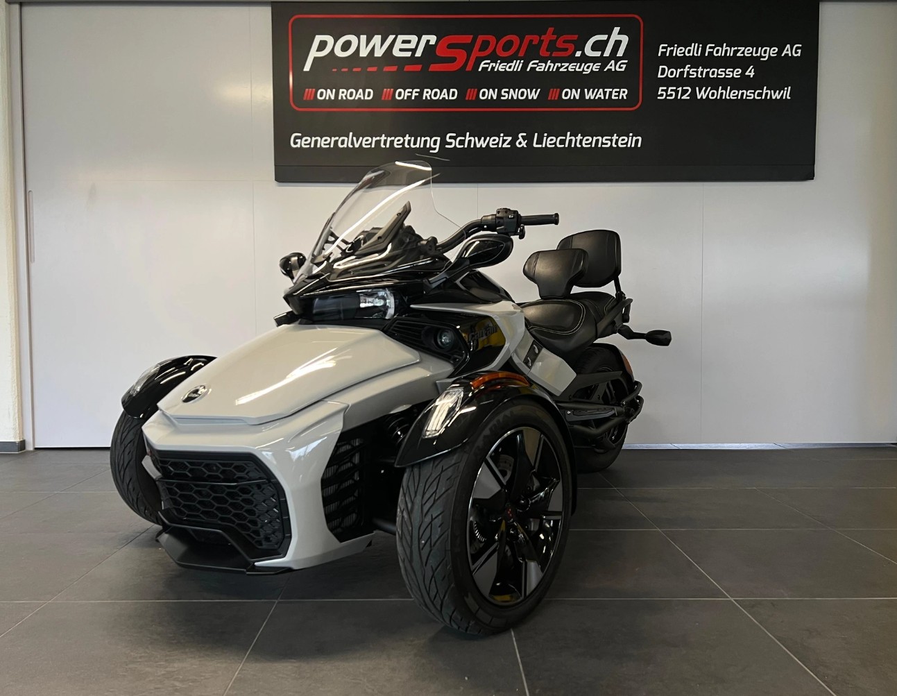 CAN-AM Spyder F3-LTD Special Special Series SE6-showroom-element-2