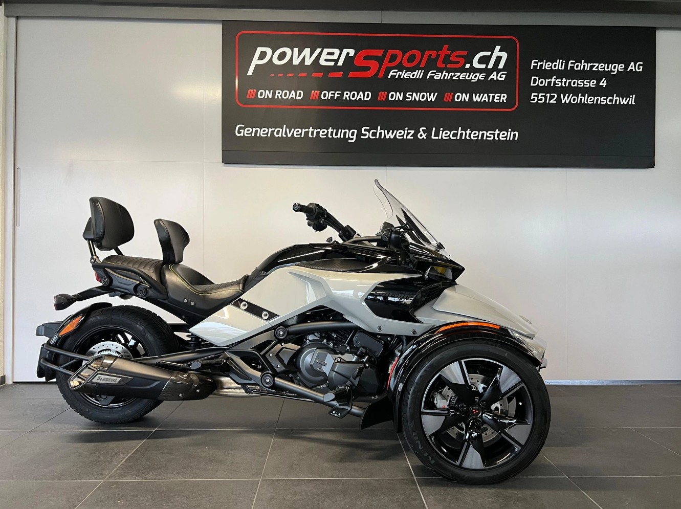 CAN-AM Spyder F3-LTD Special Special Series SE6-showroom-element-3
