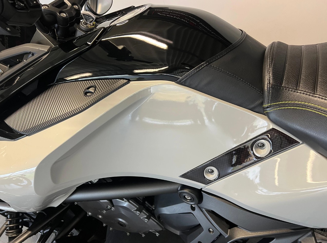 CAN-AM Spyder F3-LTD Special Special Series SE6-image-13