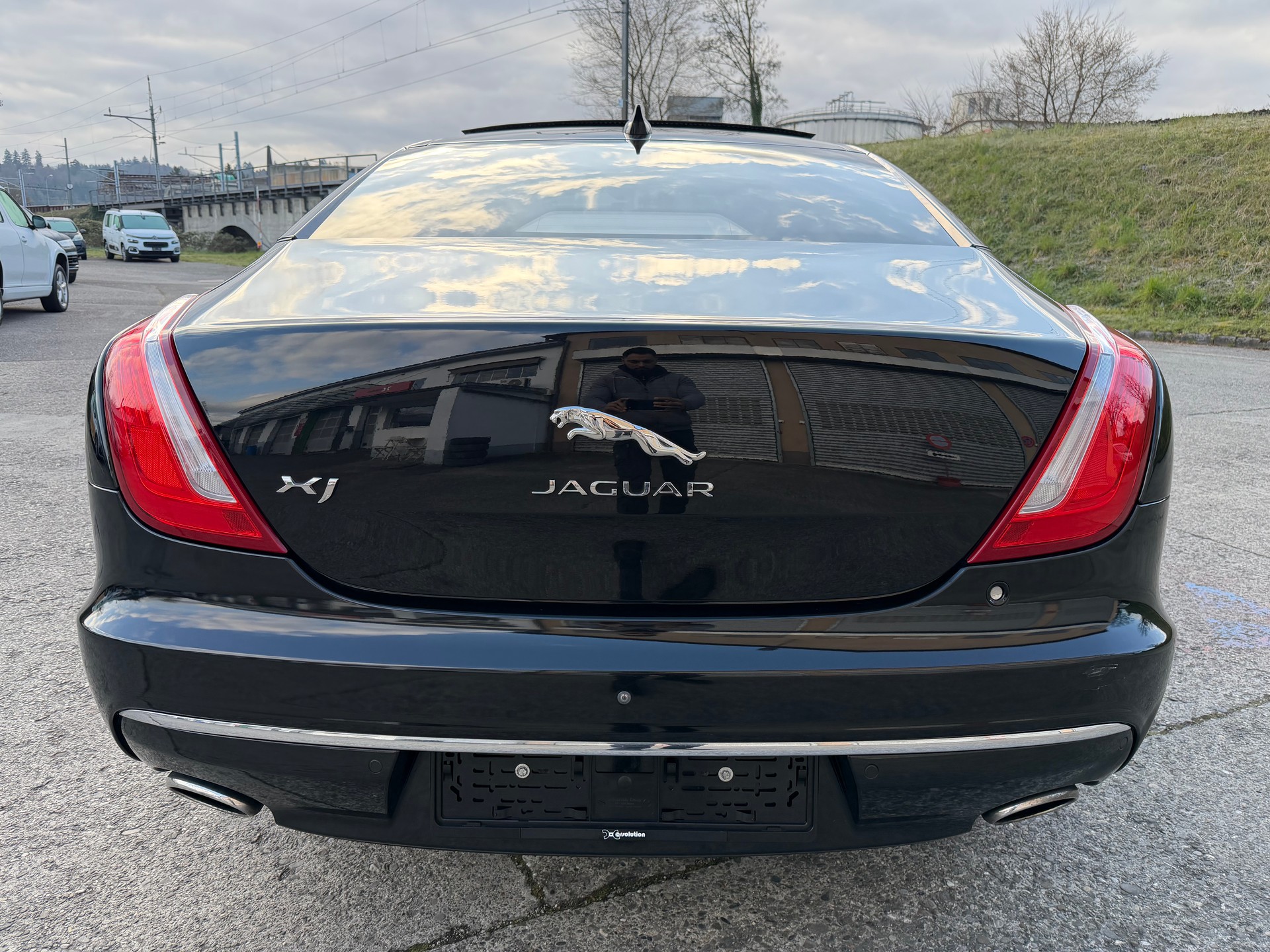JAGUAR XJ 3.0d Luxury V6 Automatic-image-3