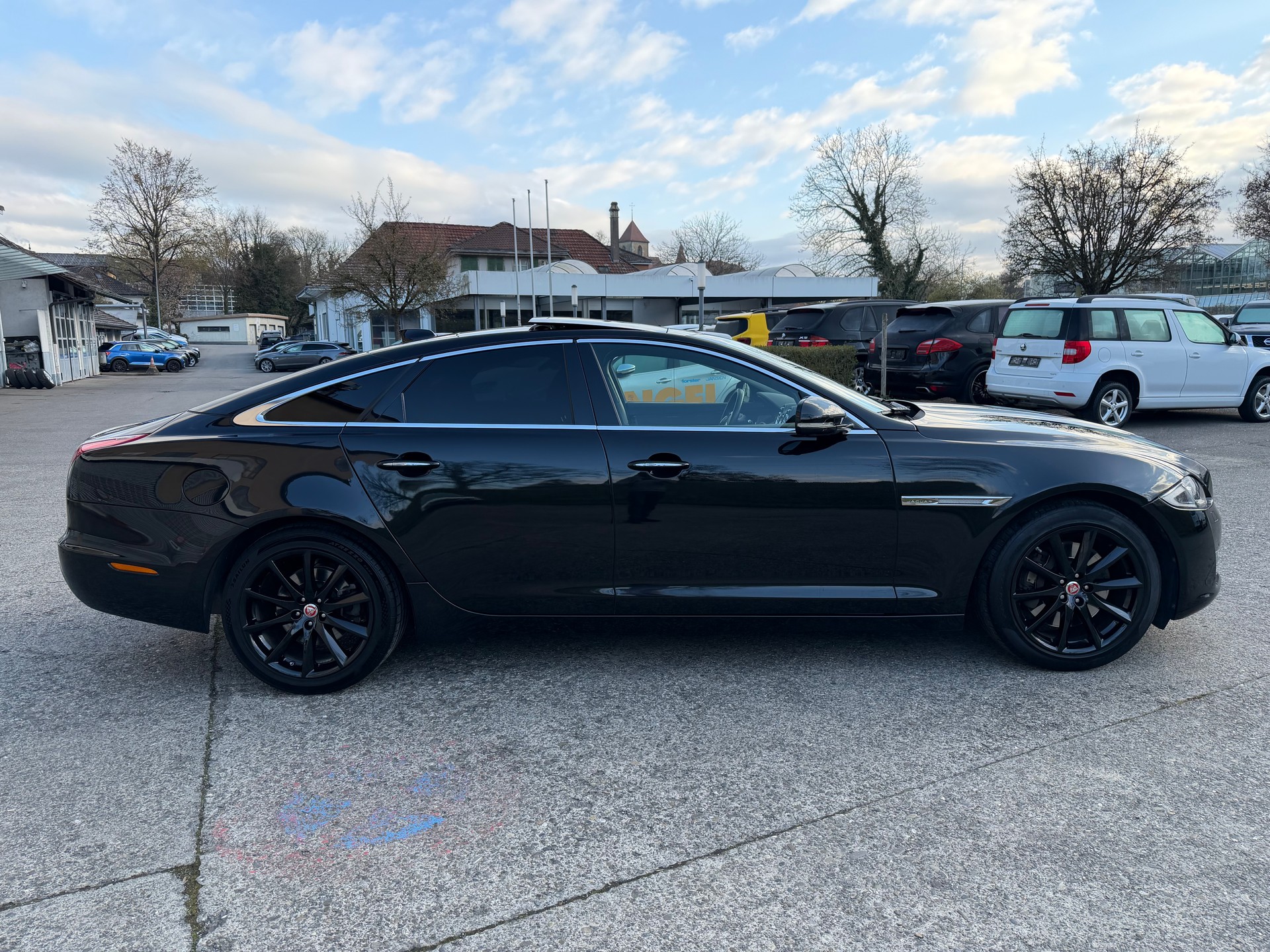 JAGUAR XJ 3.0d Luxury V6 Automatic-image-5