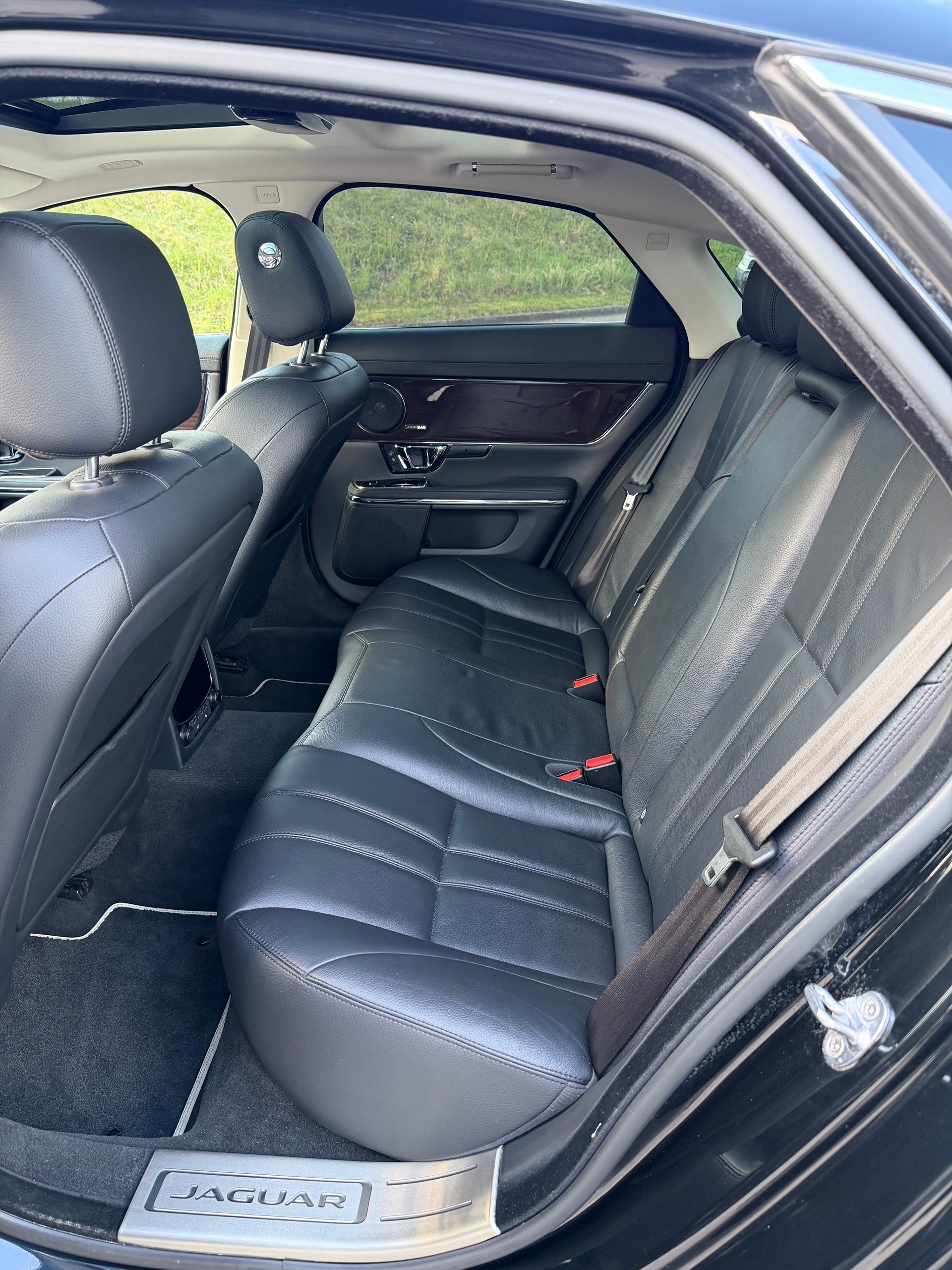 JAGUAR XJ 3.0d Luxury V6 Automatic-image-14