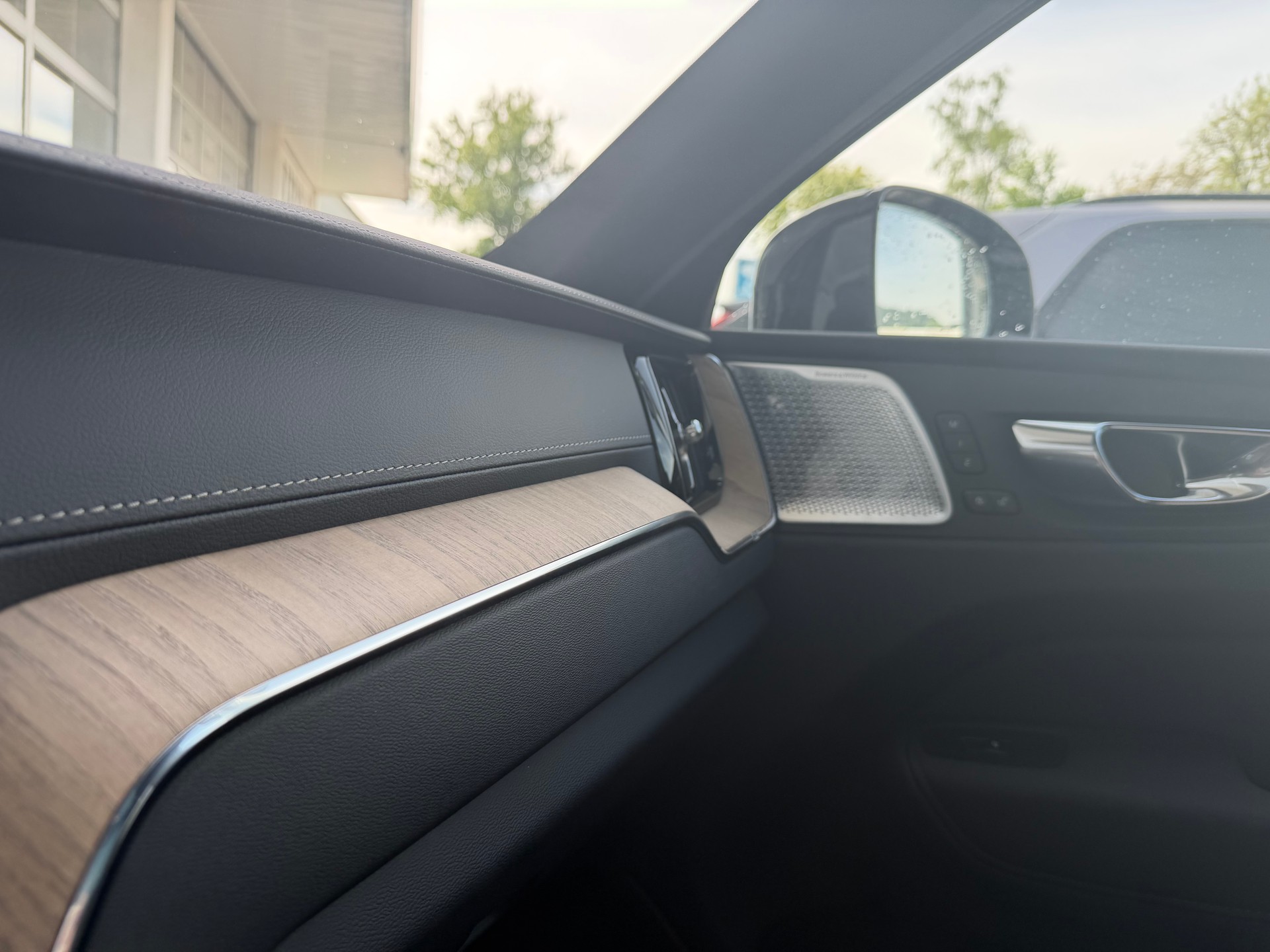 VOLVO XC60 T8 eAWD Ultra Dark Geartronic-image-12