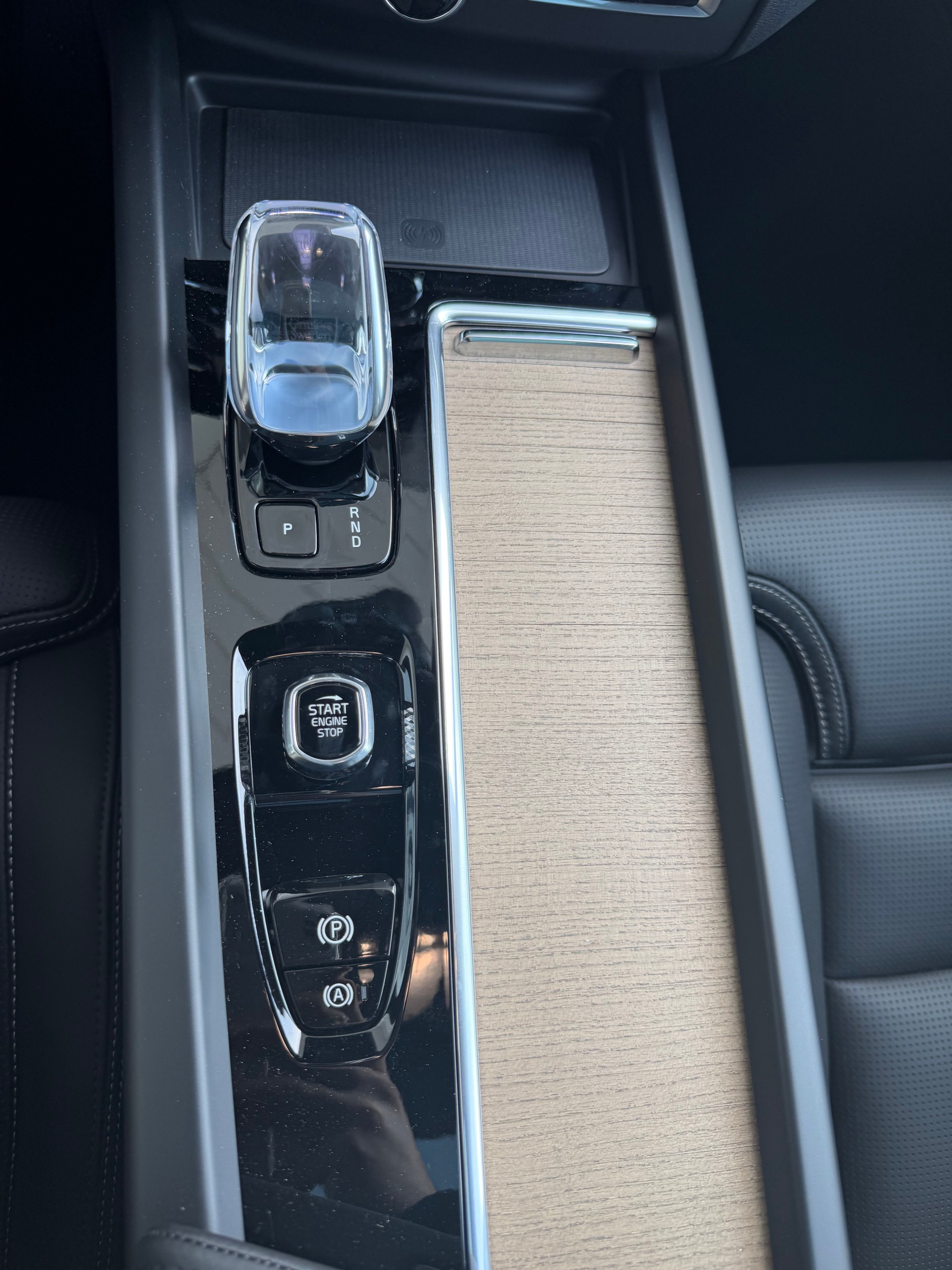 VOLVO XC60 T8 eAWD Ultra Dark Geartronic-image-13
