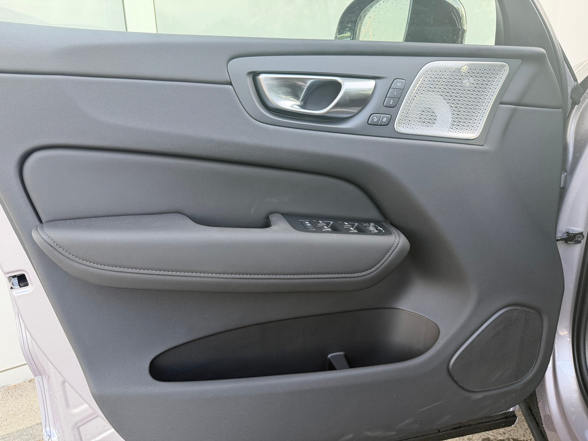 VOLVO XC60 T8 eAWD Ultra Dark Geartronic-image-11