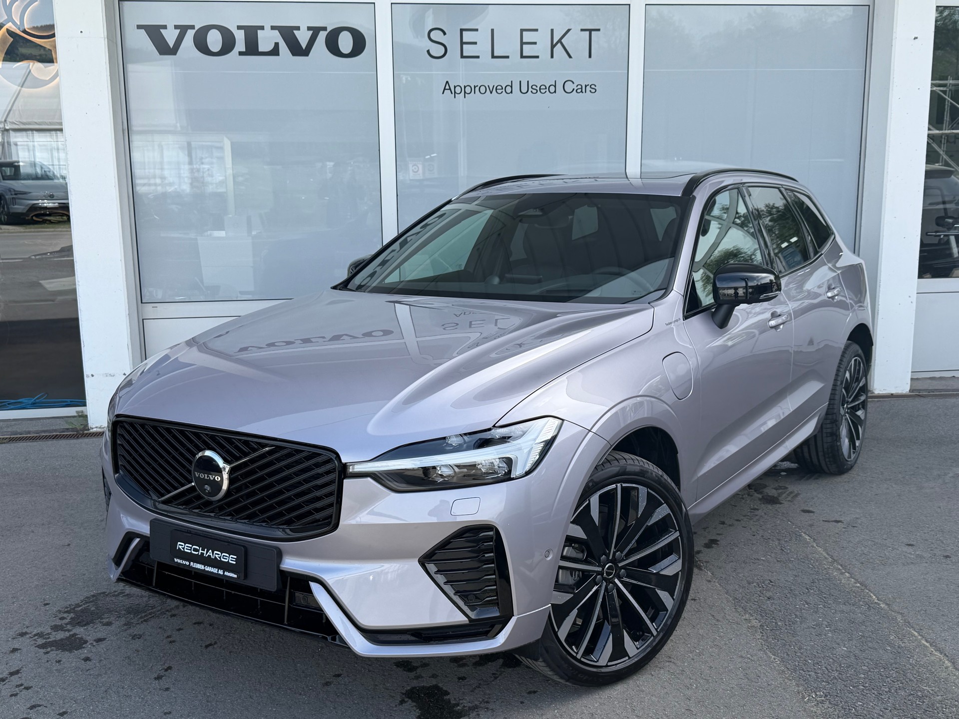 VOLVO XC60 T8 eAWD Ultra Dark Geartronic-image-0