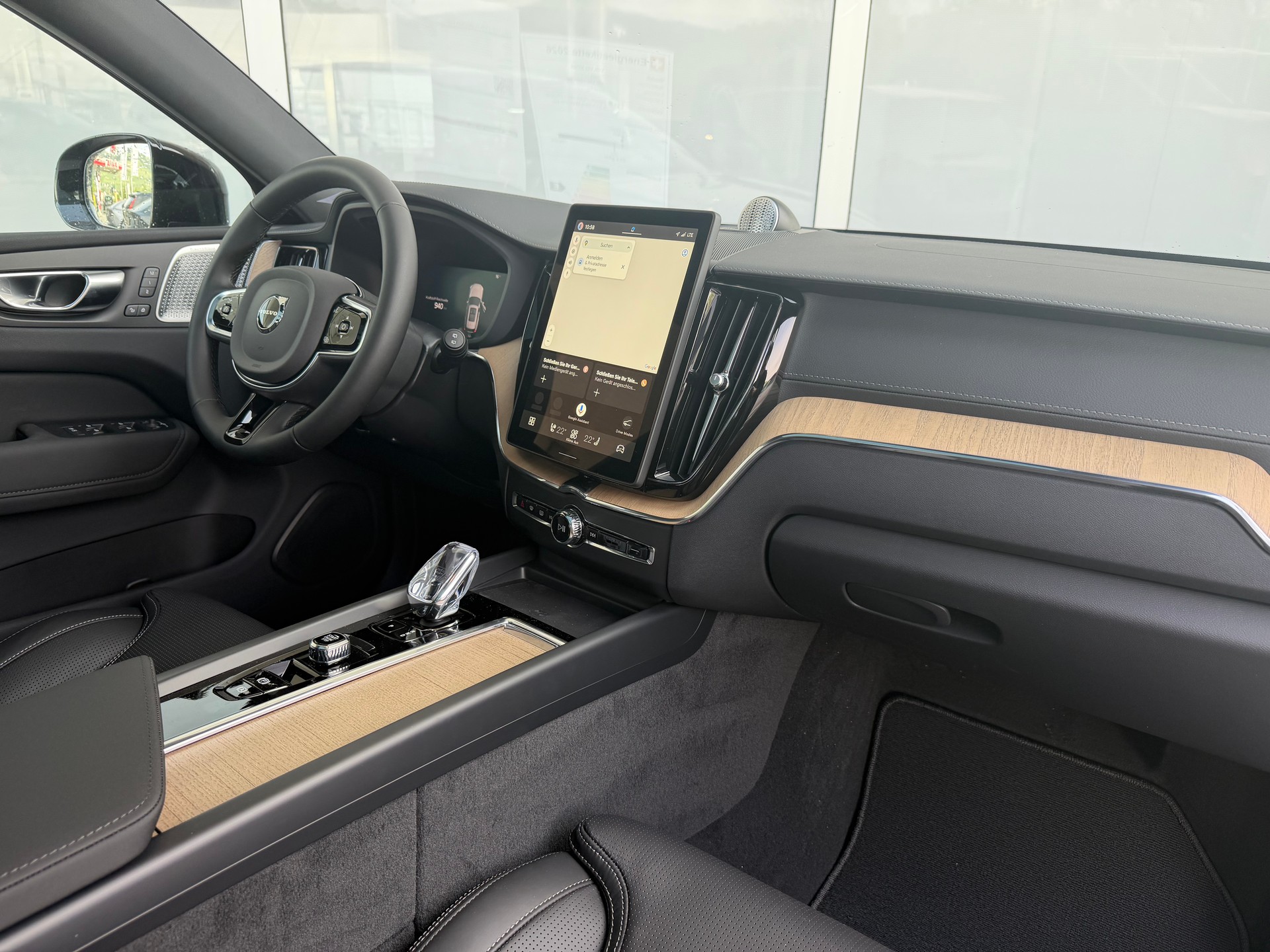 VOLVO XC60 T8 eAWD Ultra Dark Geartronic-image-2