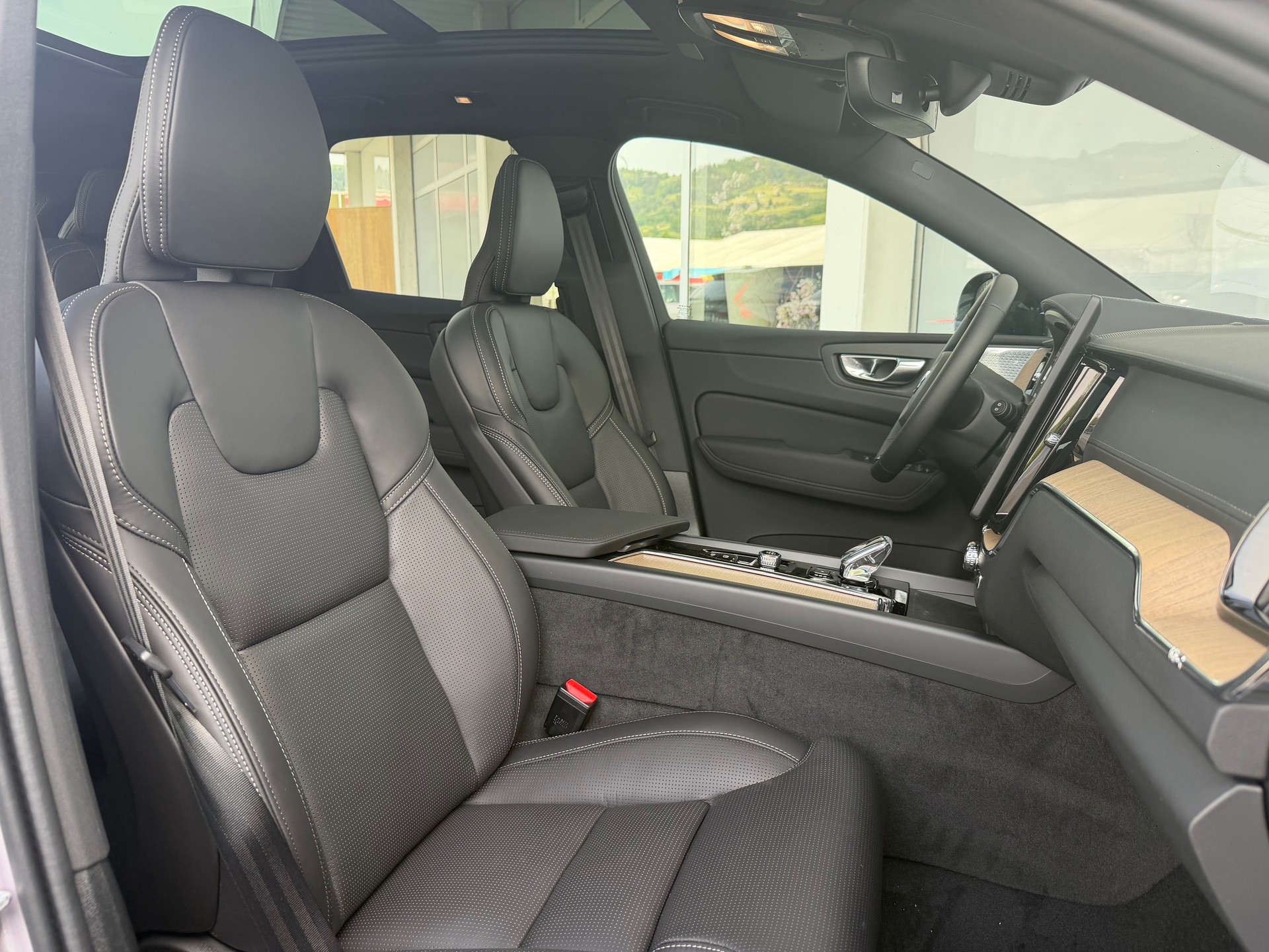 VOLVO XC60 T8 eAWD Ultra Dark Geartronic-image-3