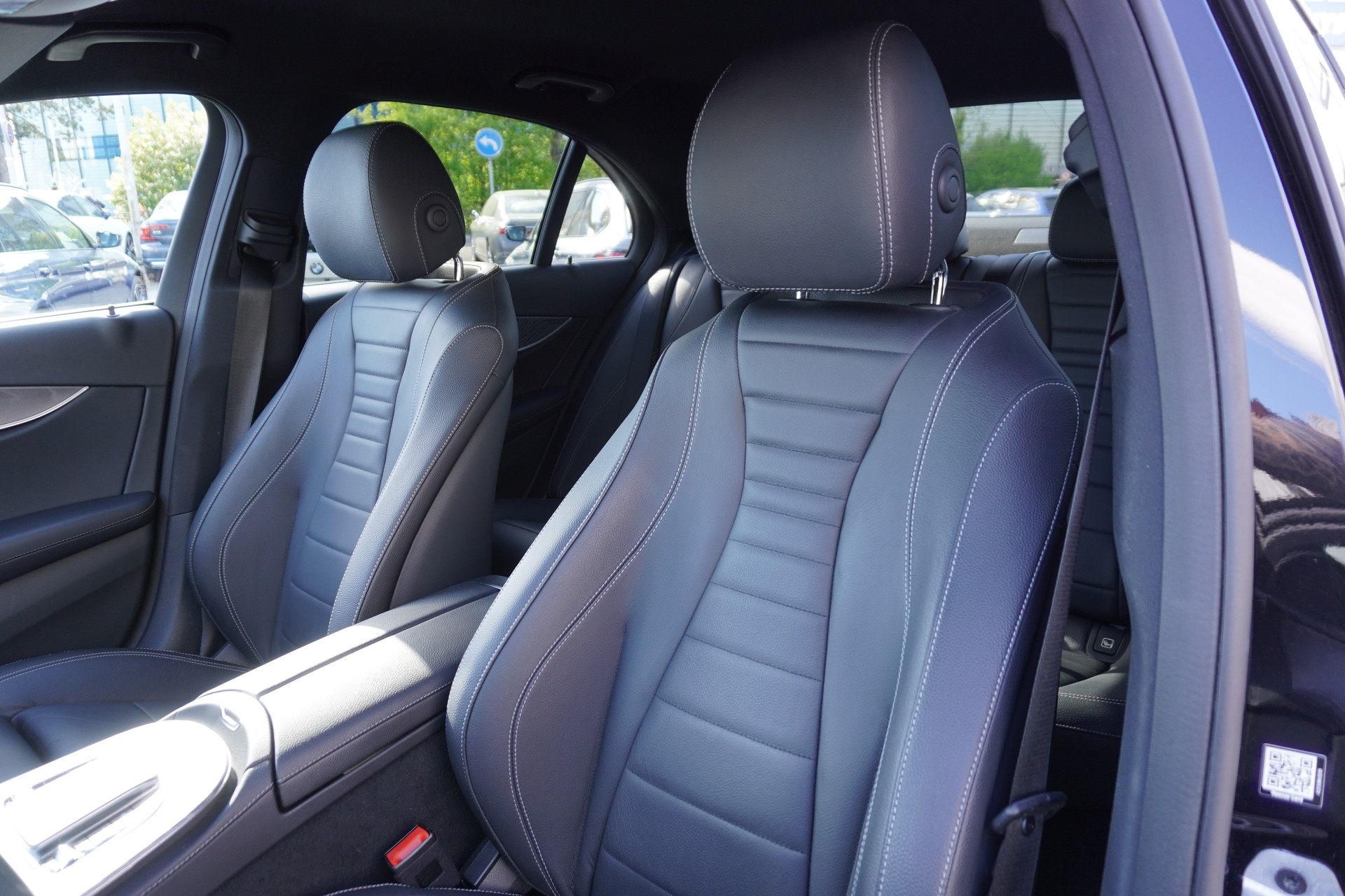 MERCEDES-BENZ E 200 4Matic Avantgarde 9G-Tronic AMG LINE!!!-image-17