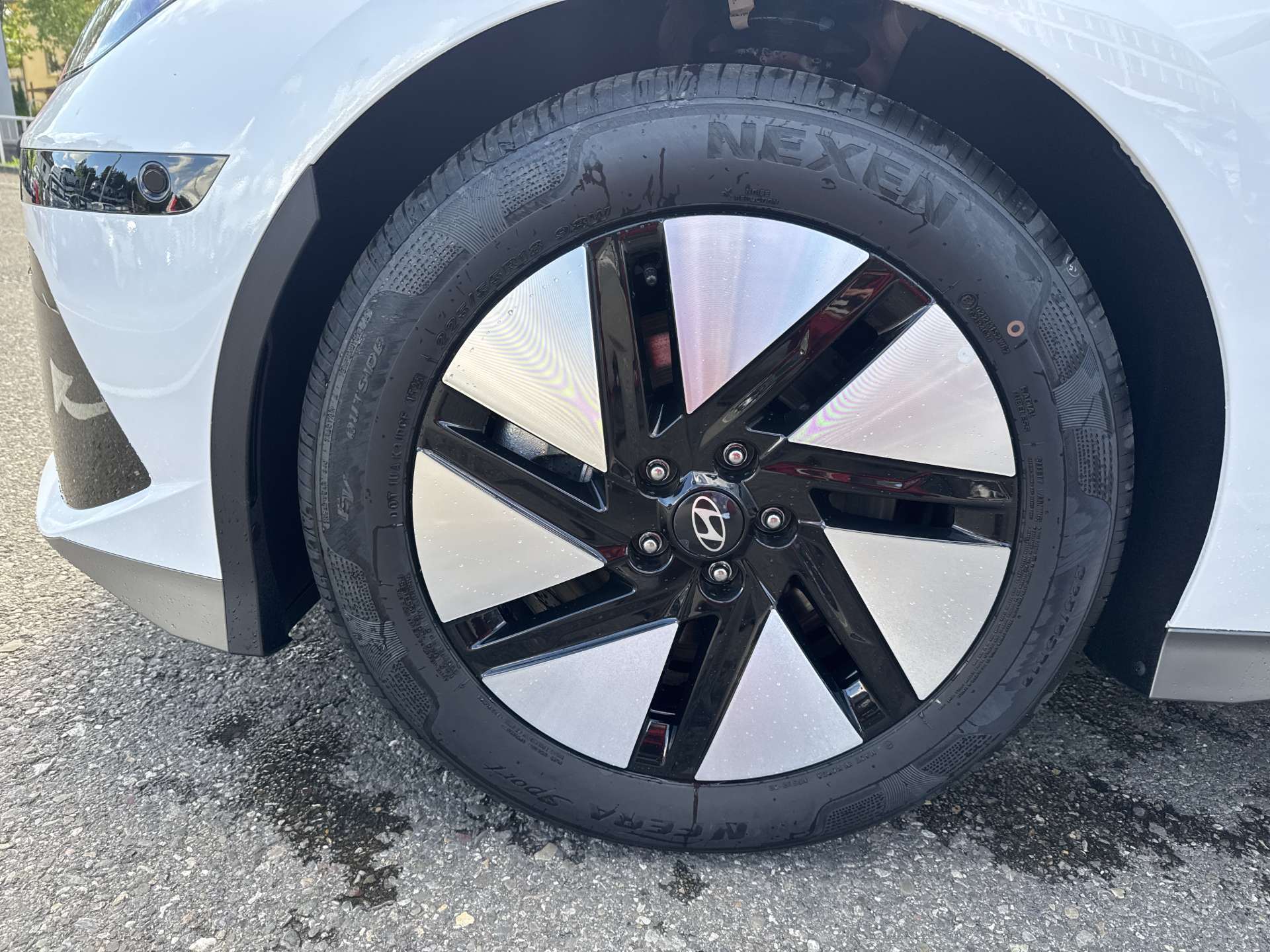 HYUNDAI Ioniq 6 77kWh Plus Line 325PS 4WD Automat-image-8