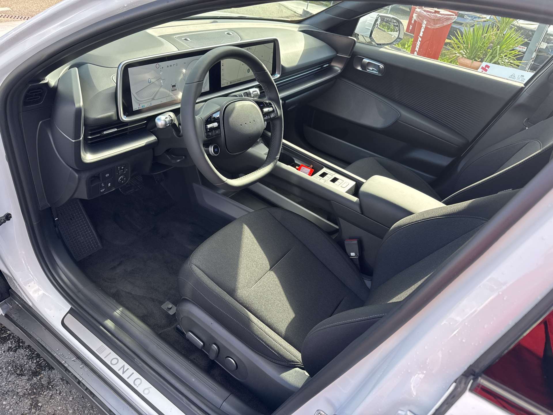 HYUNDAI Ioniq 6 77kWh Plus Line 325PS 4WD Automat-image-5