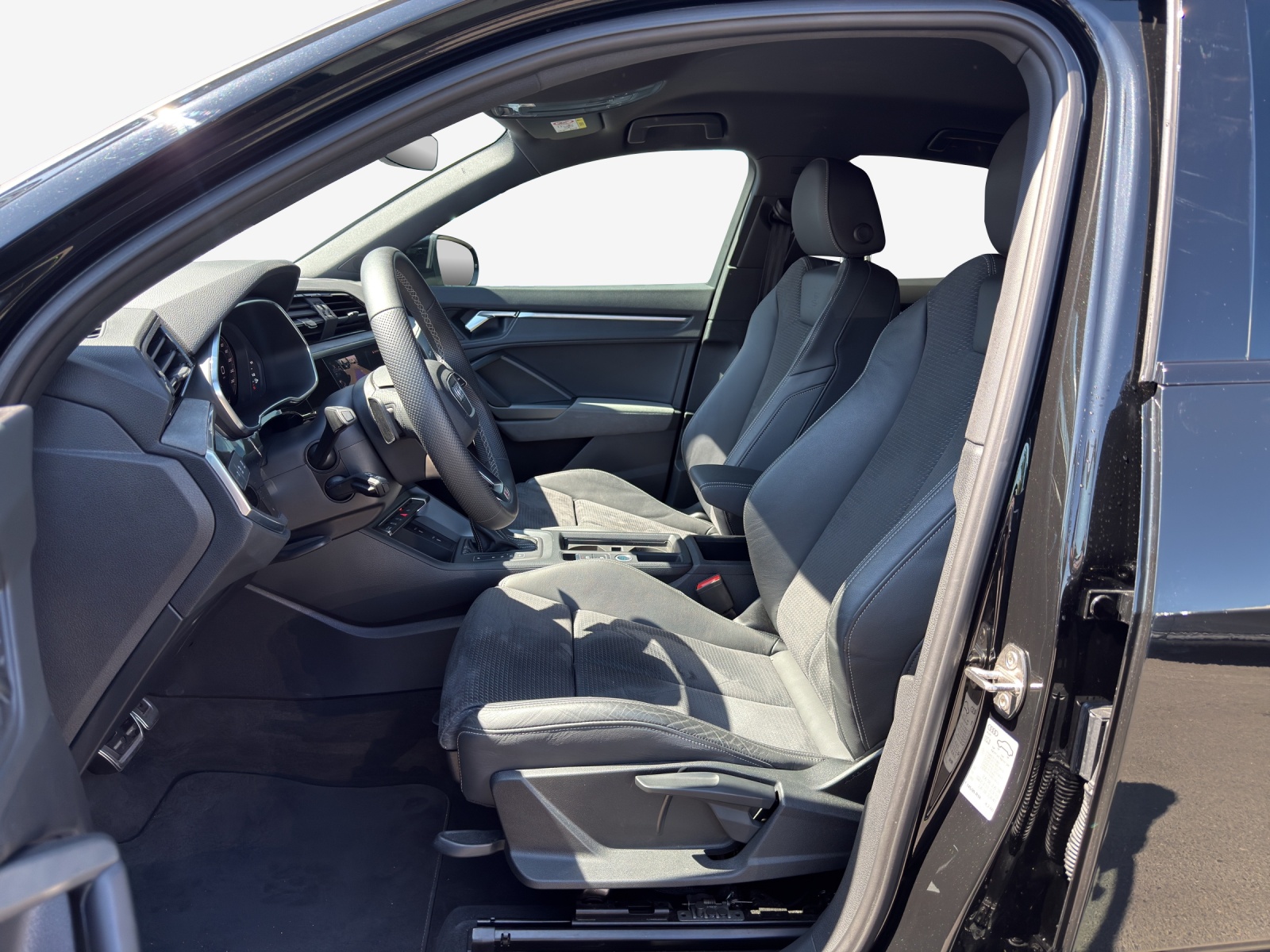 AUDI Q3 Sportback 40 TFSI S line quattro S-tronic-image-7