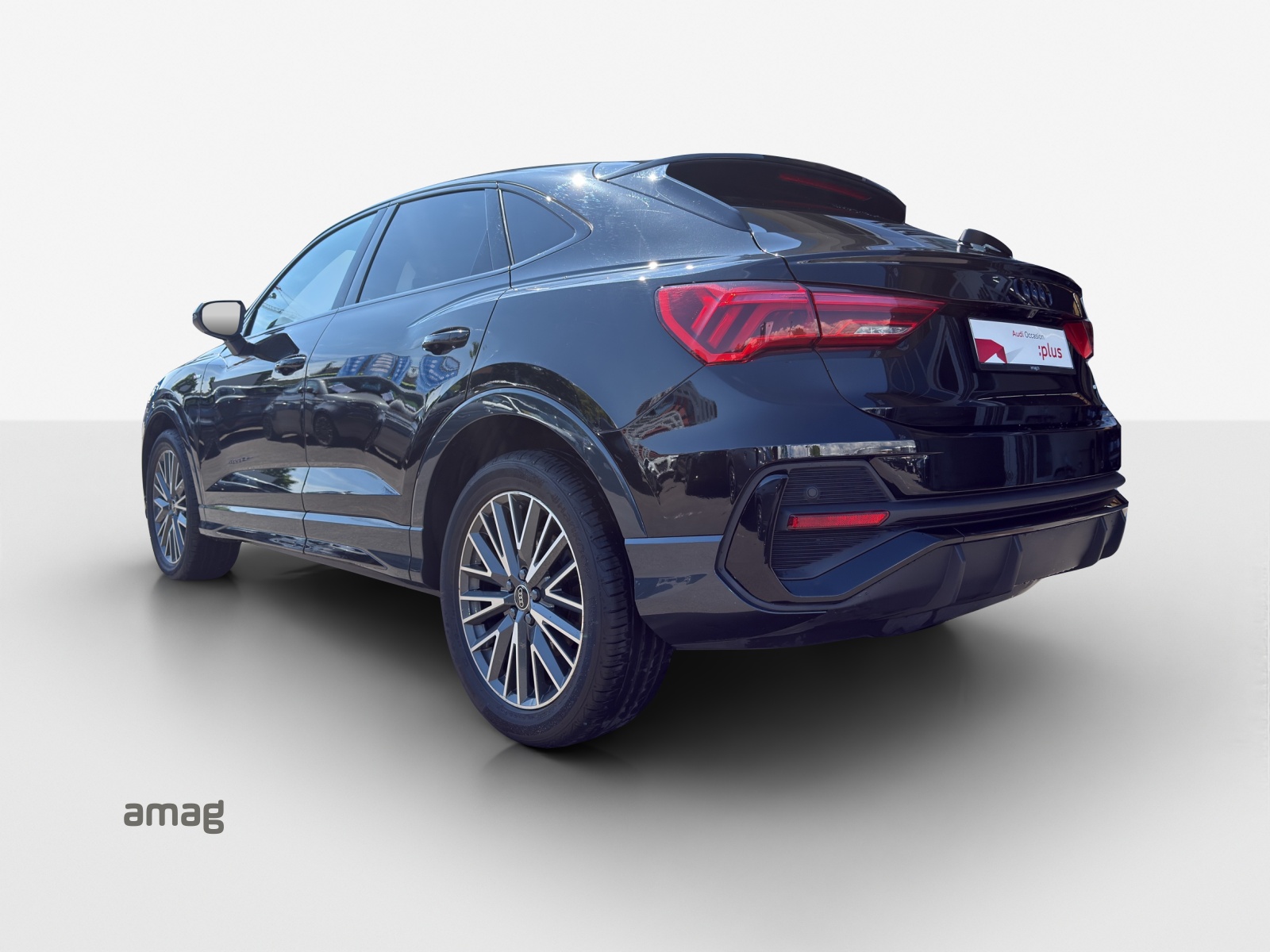 AUDI Q3 Sportback 40 TFSI S line quattro S-tronic-image-2