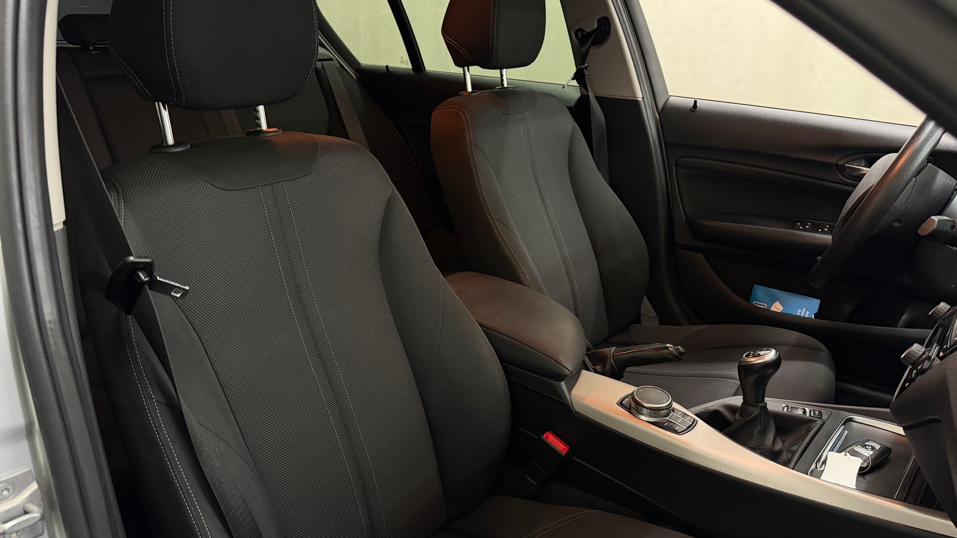 BMW 118d xDrive Essential Edition-image-11