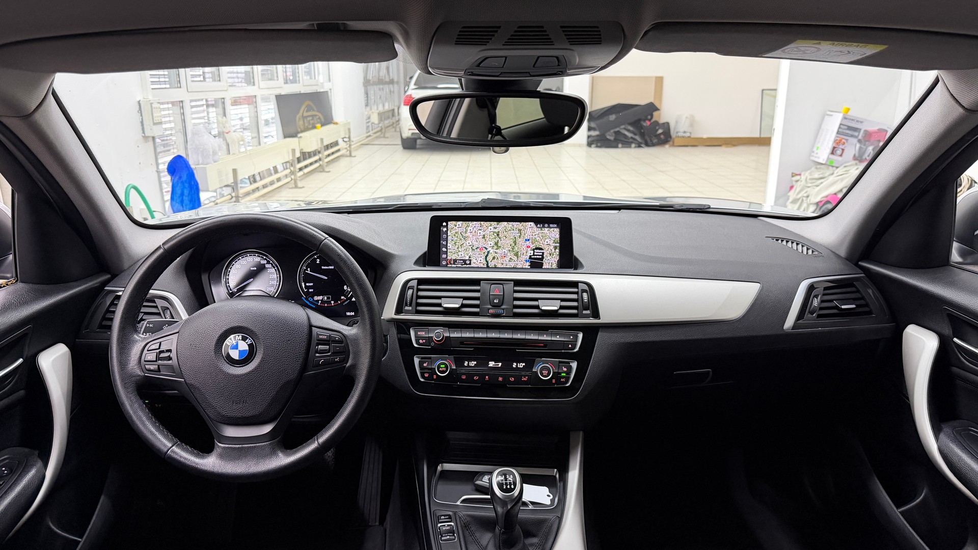 BMW 118d xDrive Essential Edition-image-6