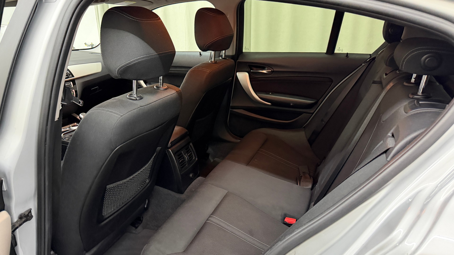 BMW 118d xDrive Essential Edition-image-12