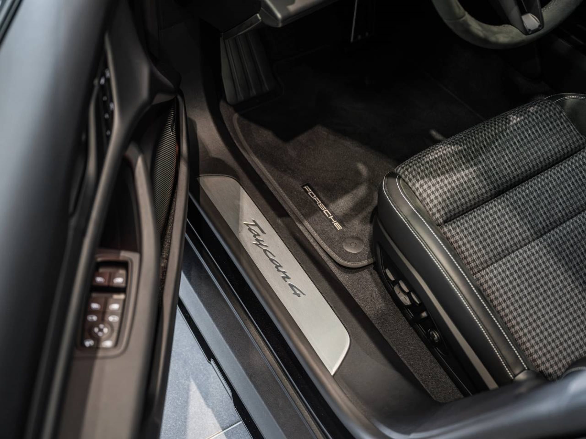PORSCHE Taycan 4 Cross Turismo-image-20