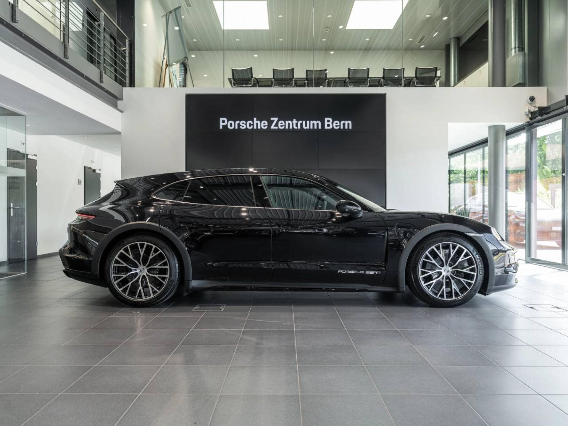 PORSCHE Taycan 4 Cross Turismo-image-1
