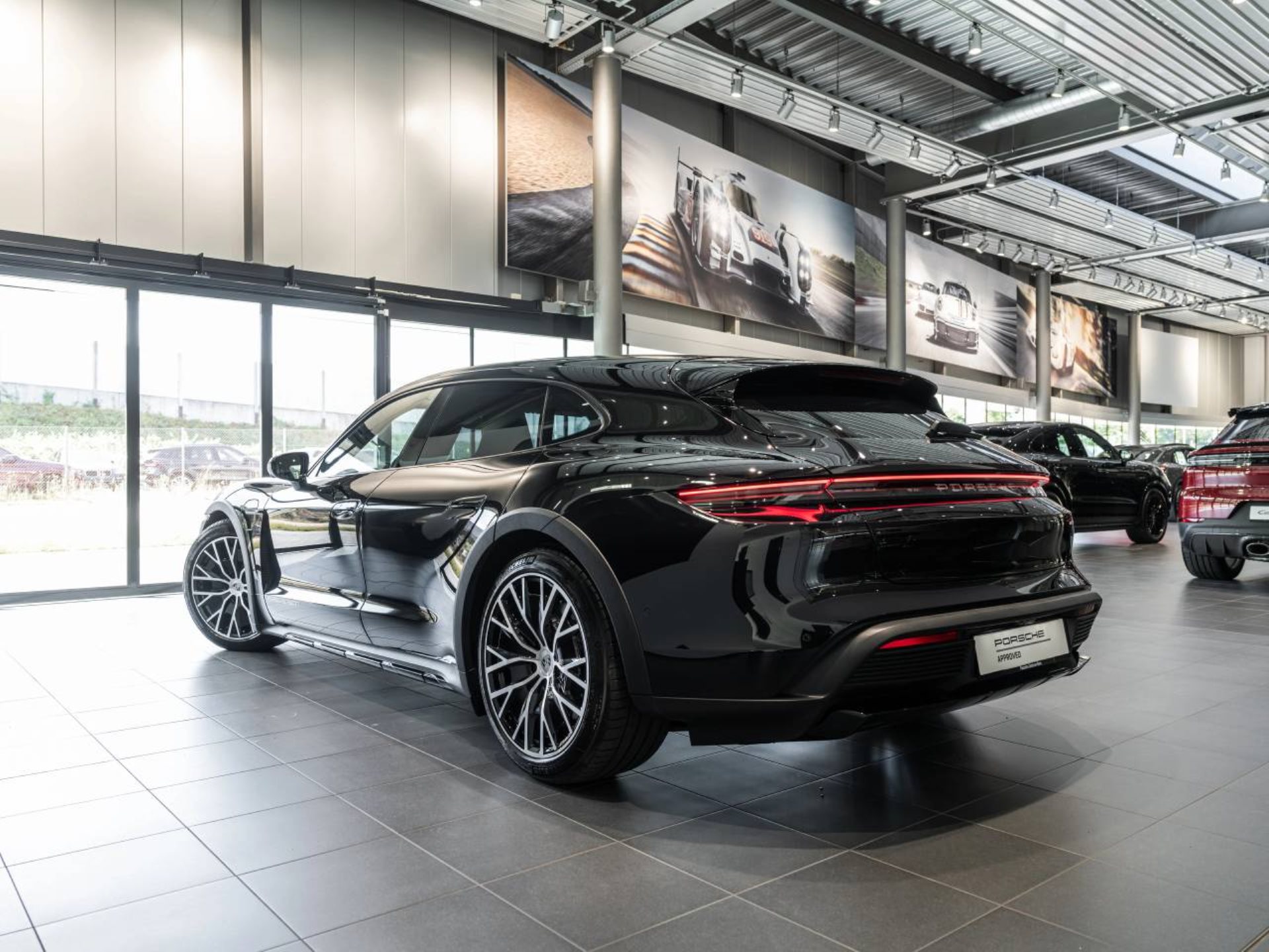 PORSCHE Taycan 4 Cross Turismo-image-7
