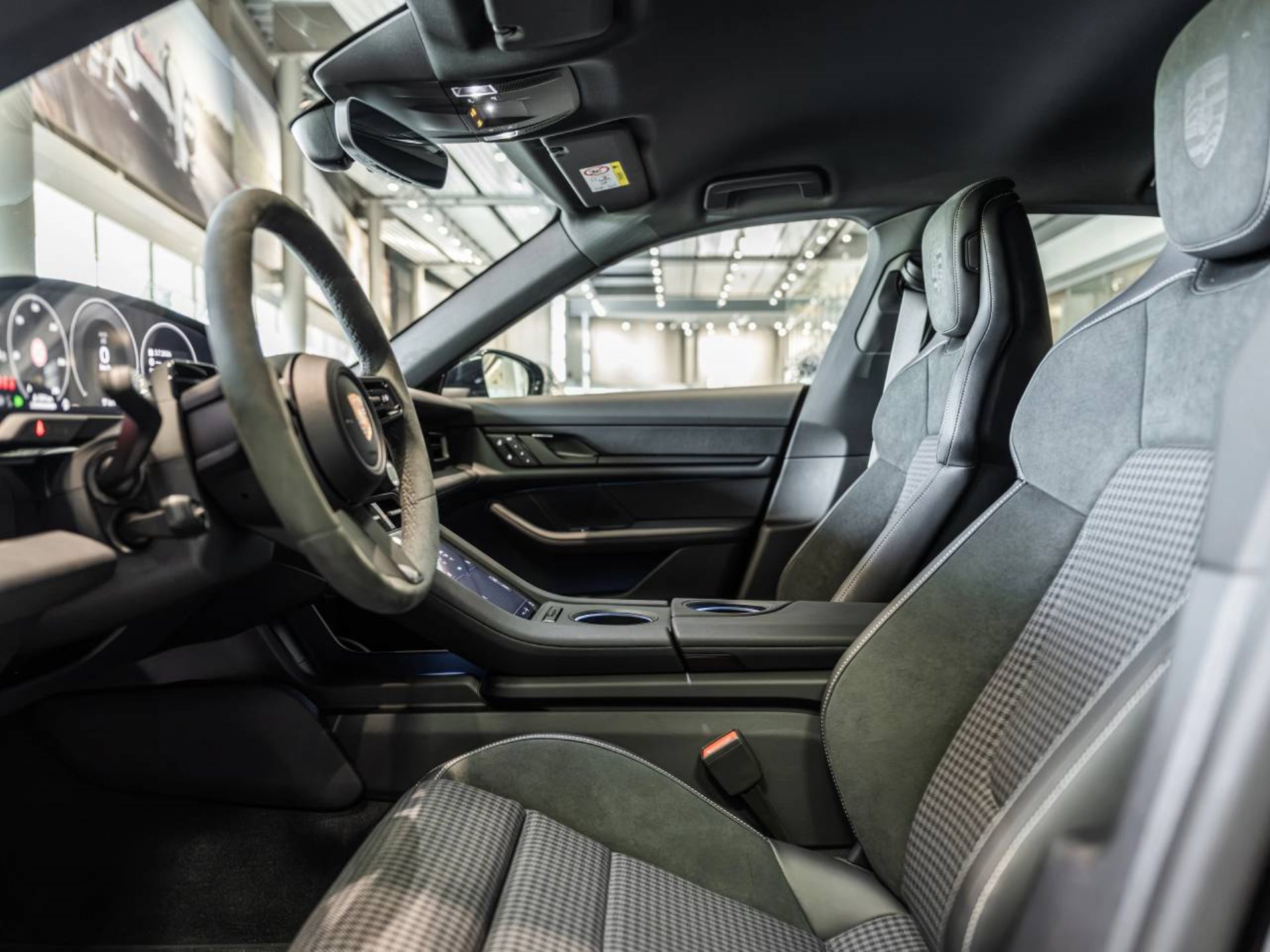 PORSCHE Taycan 4 Cross Turismo-image-3