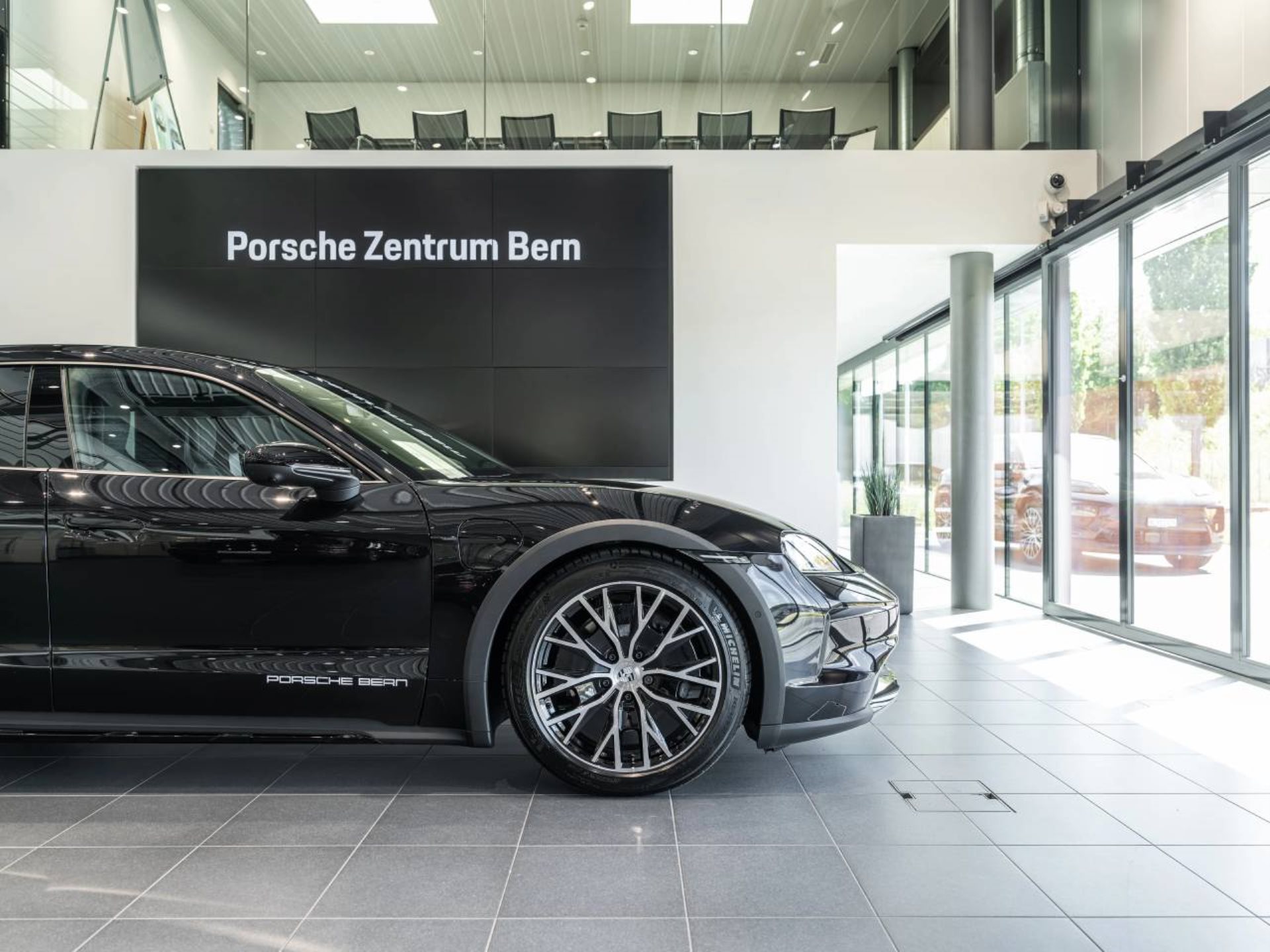 PORSCHE Taycan 4 Cross Turismo-image-12
