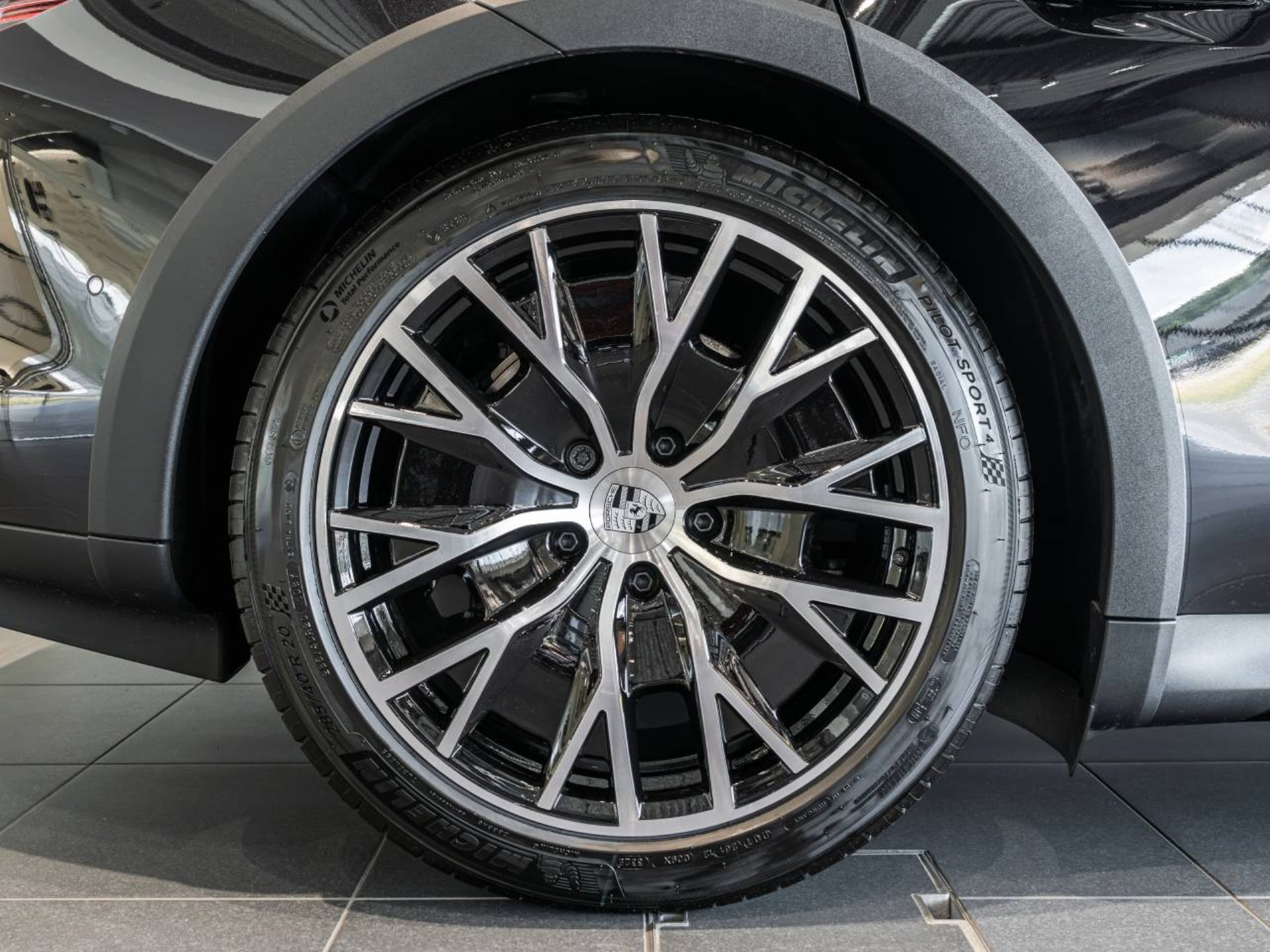 PORSCHE Taycan 4 Cross Turismo-image-28