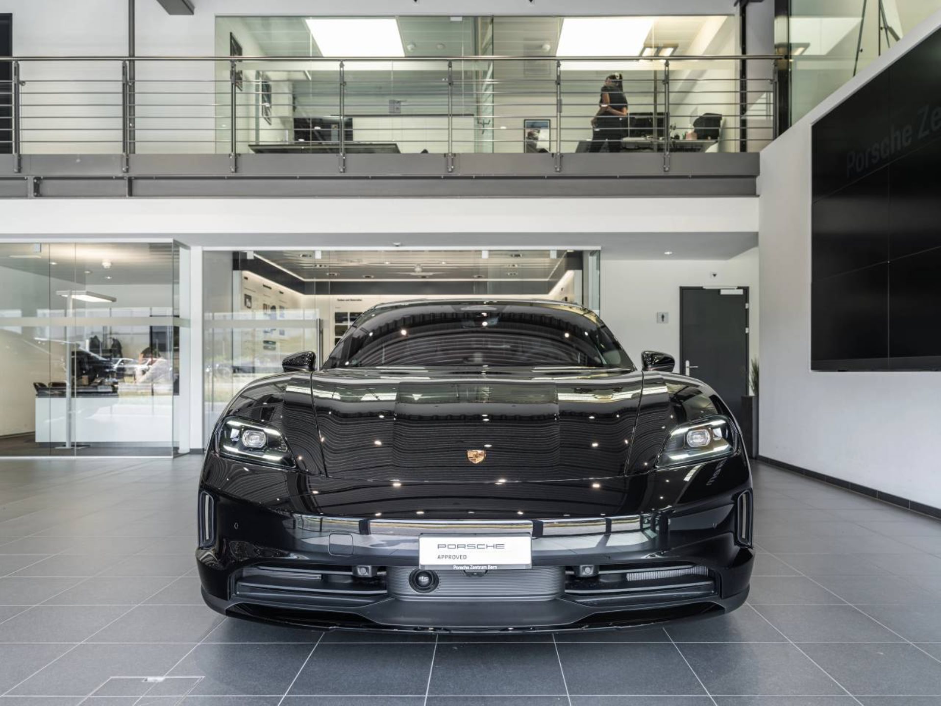 PORSCHE Taycan 4 Cross Turismo-image-9