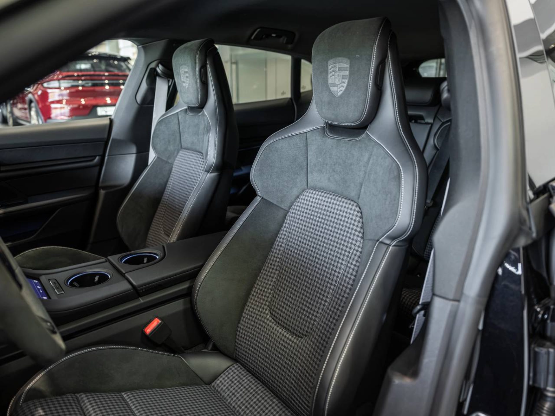 PORSCHE Taycan 4 Cross Turismo-image-4
