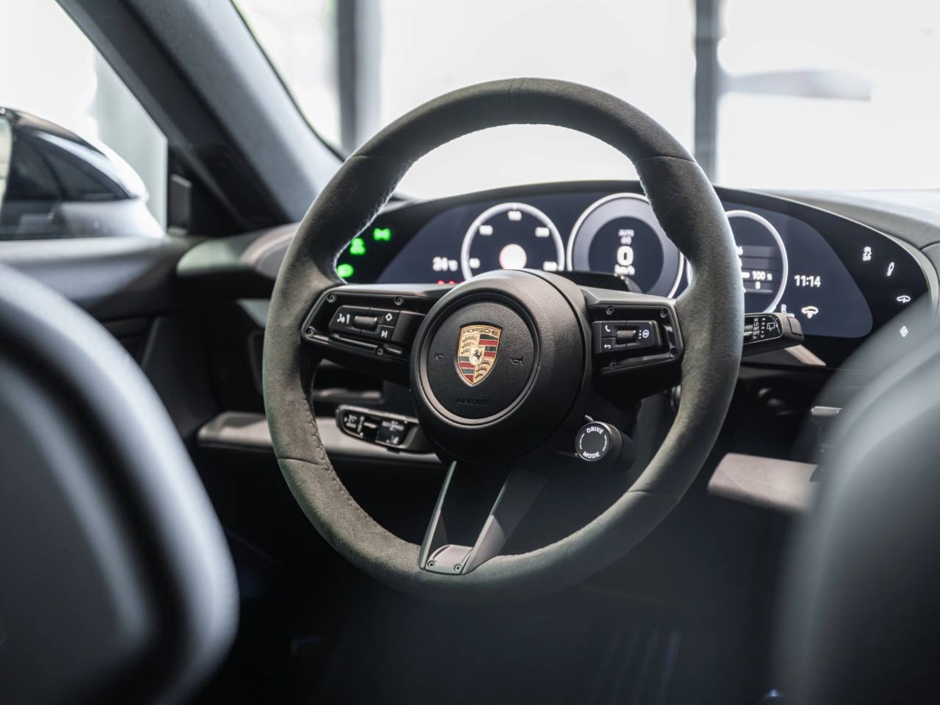 PORSCHE Taycan 4 Cross Turismo-image-15