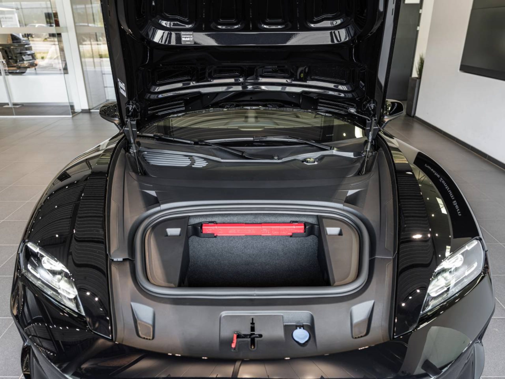 PORSCHE Taycan 4 Cross Turismo-image-10