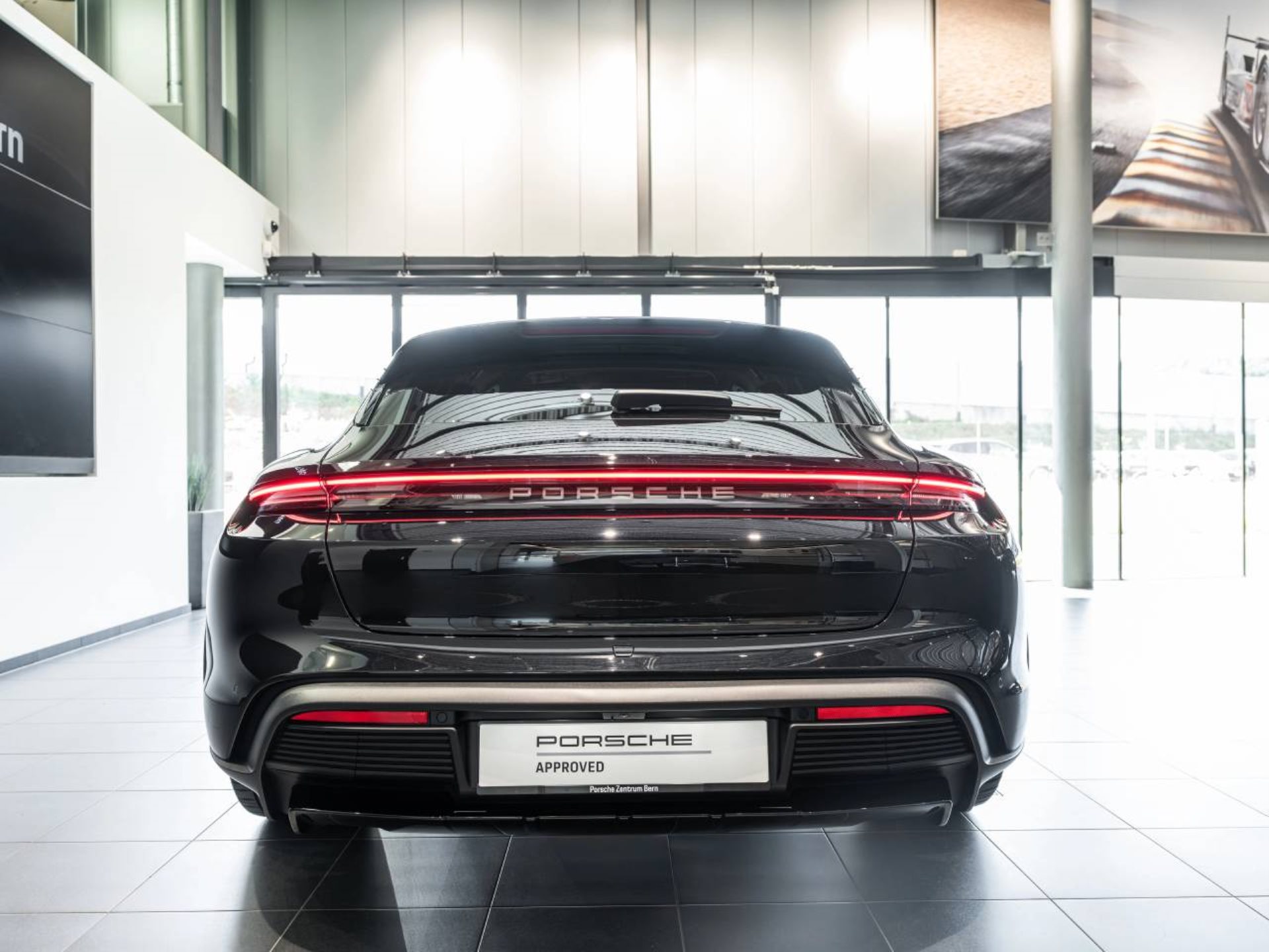 PORSCHE Taycan 4 Cross Turismo-image-5