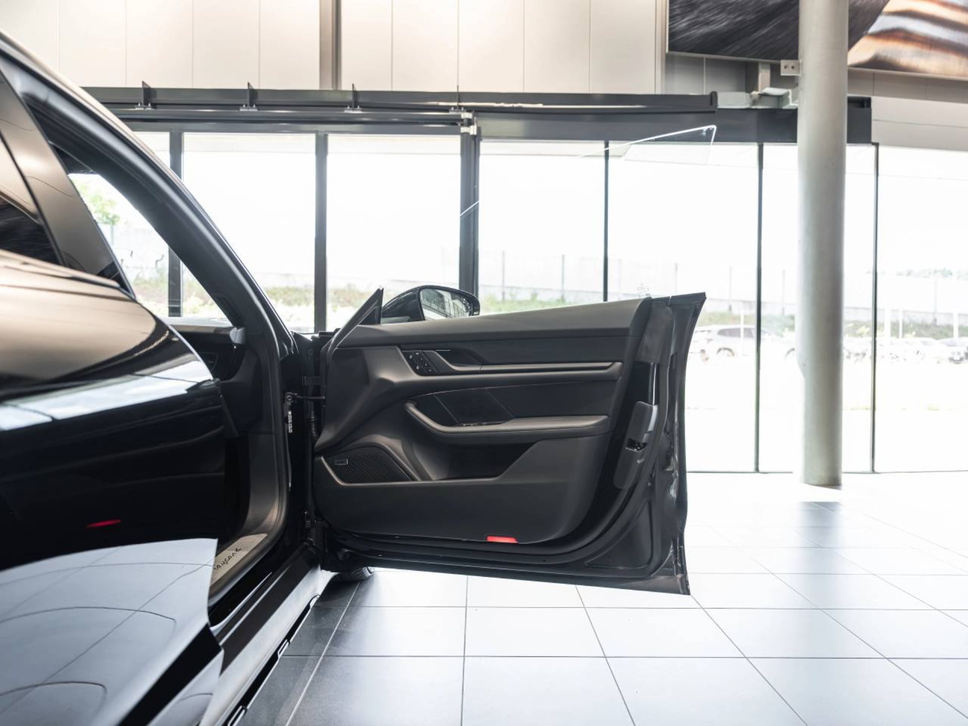 PORSCHE Taycan 4 Cross Turismo-image-21