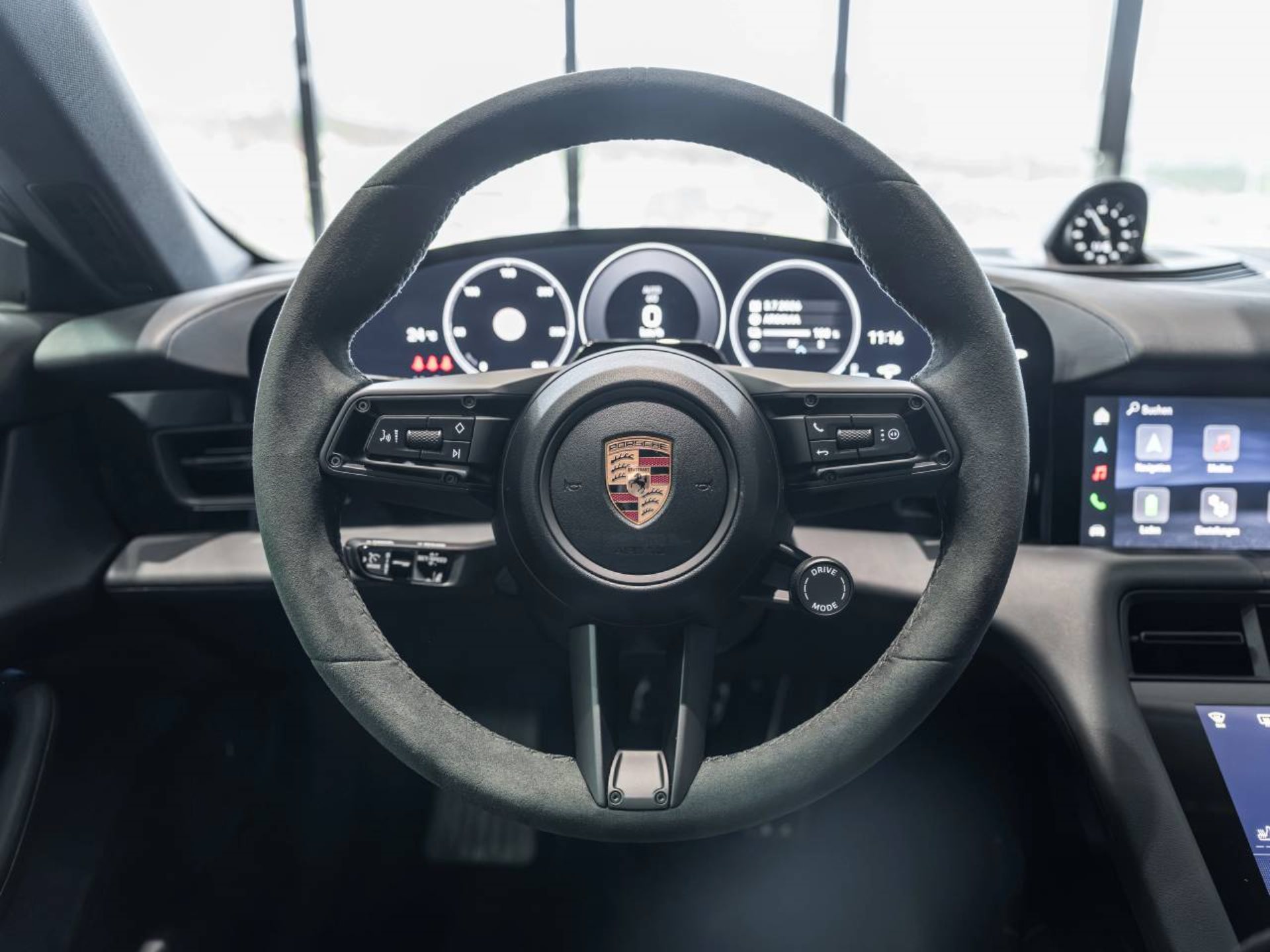 PORSCHE Taycan 4 Cross Turismo-image-13