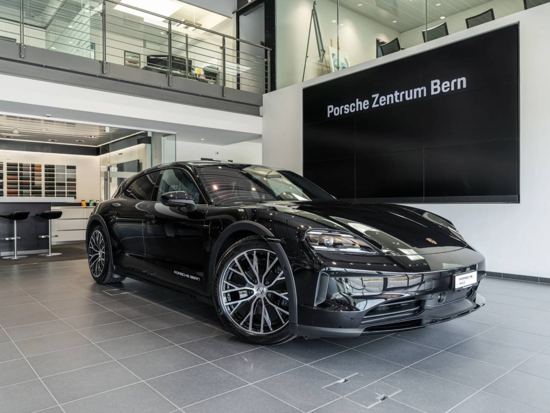 PORSCHE Taycan 4 Cross Turismo-image-0