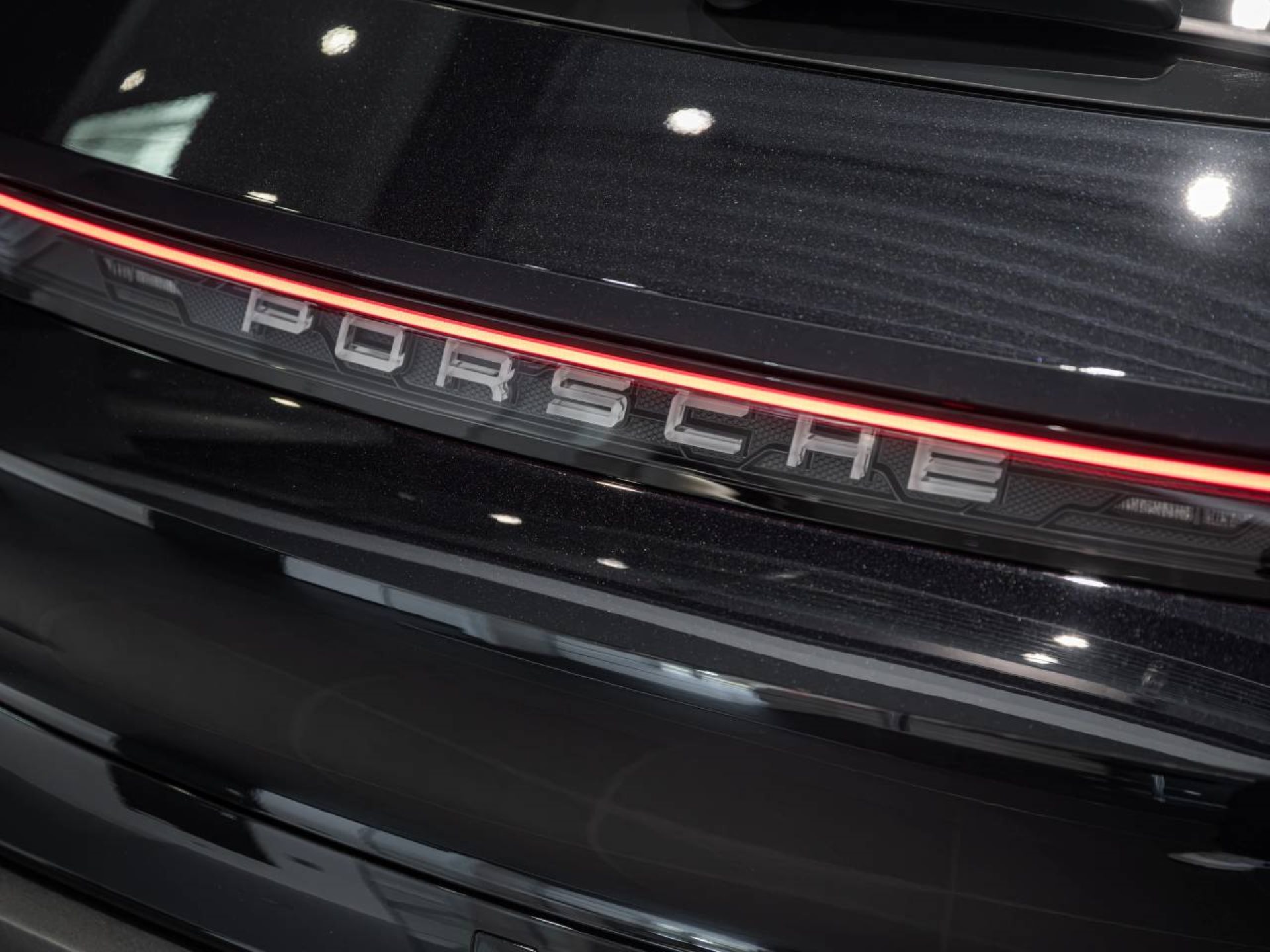 PORSCHE Taycan 4 Cross Turismo-image-27