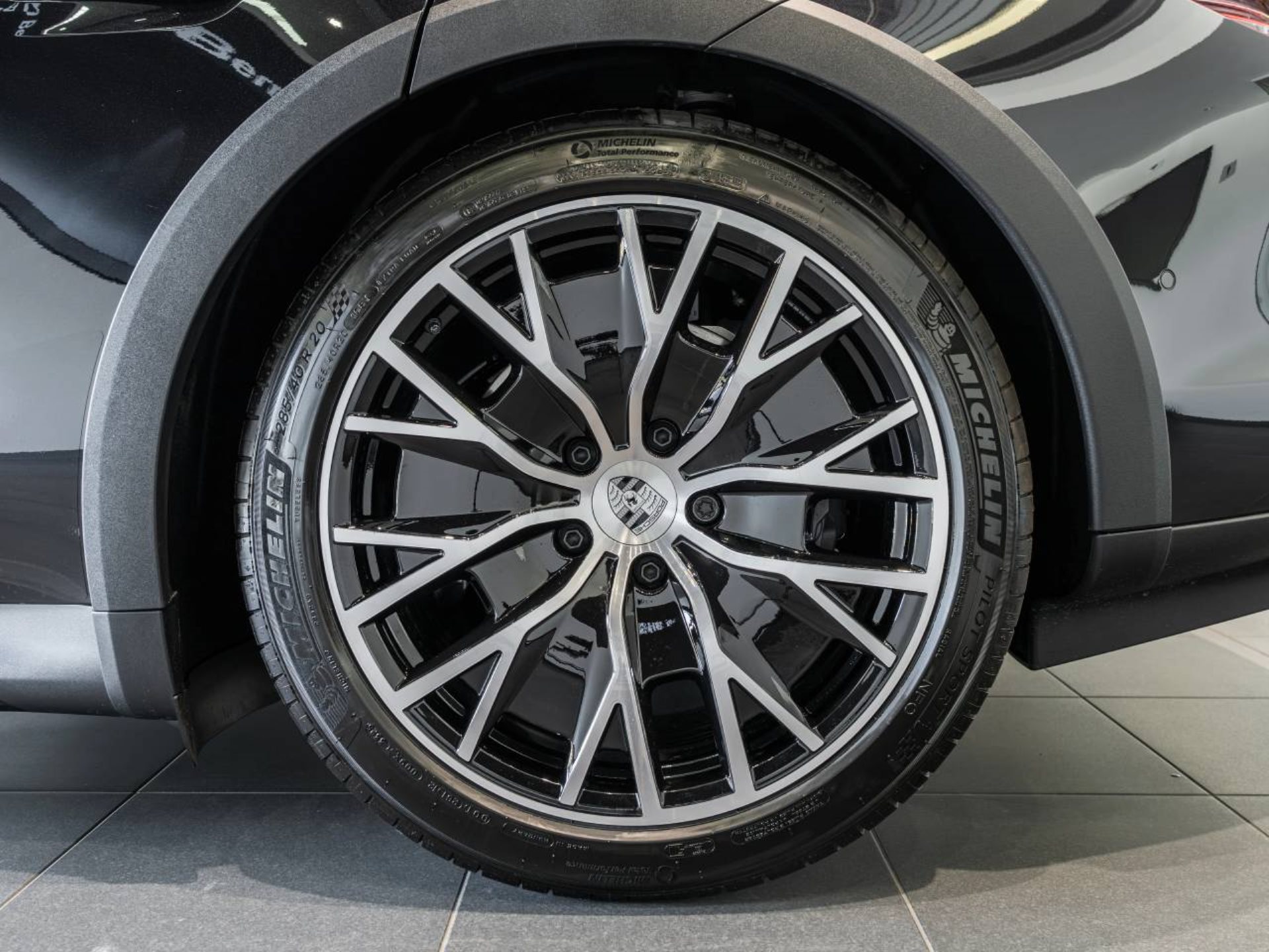 PORSCHE Taycan 4 Cross Turismo-image-30
