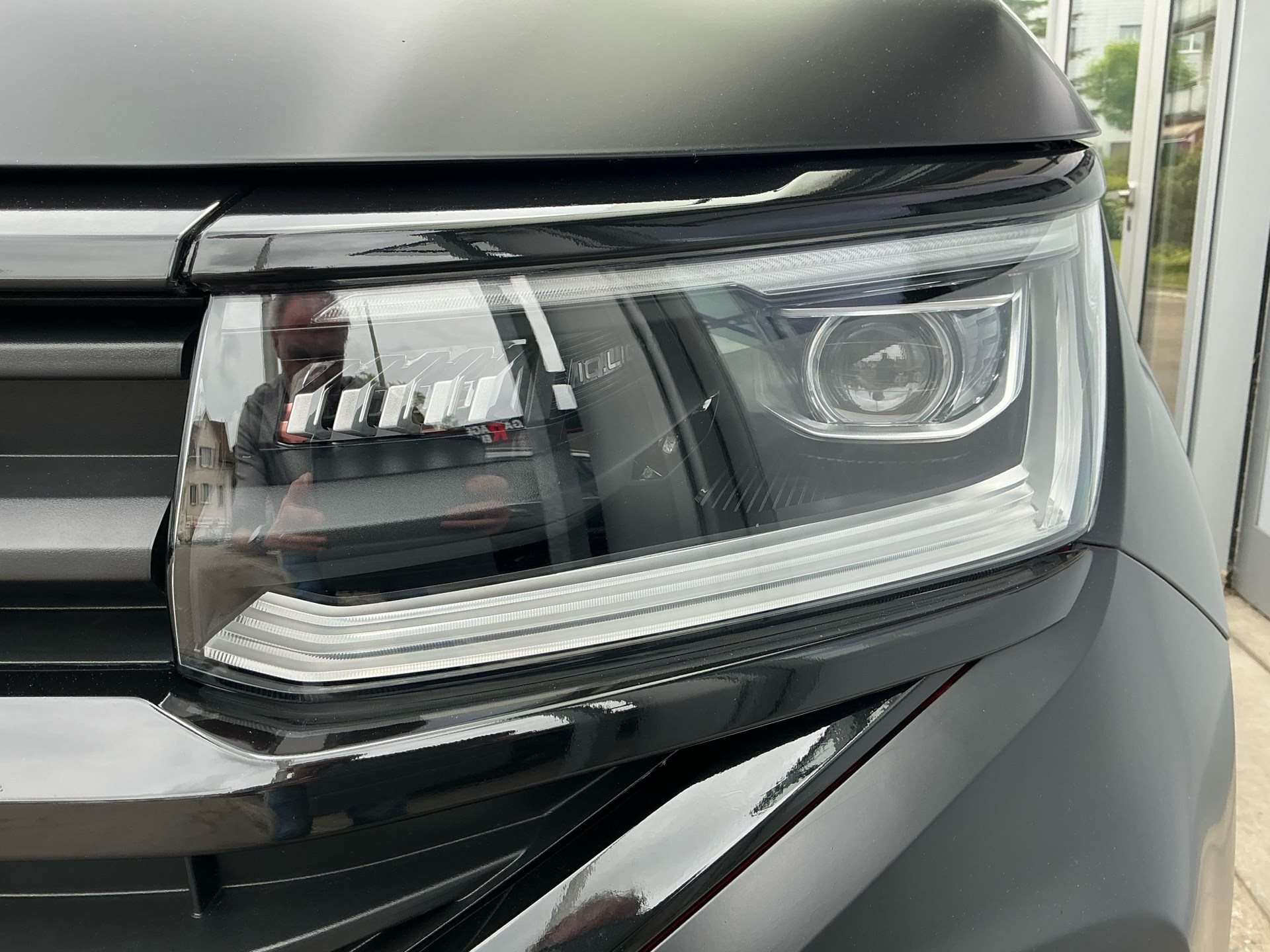 VW Amarok 3.0 TDI 241 PS AVENTURA 4MOTION *** FAHRZEUG IST GRAU MATT FOLIERT ***-image-6