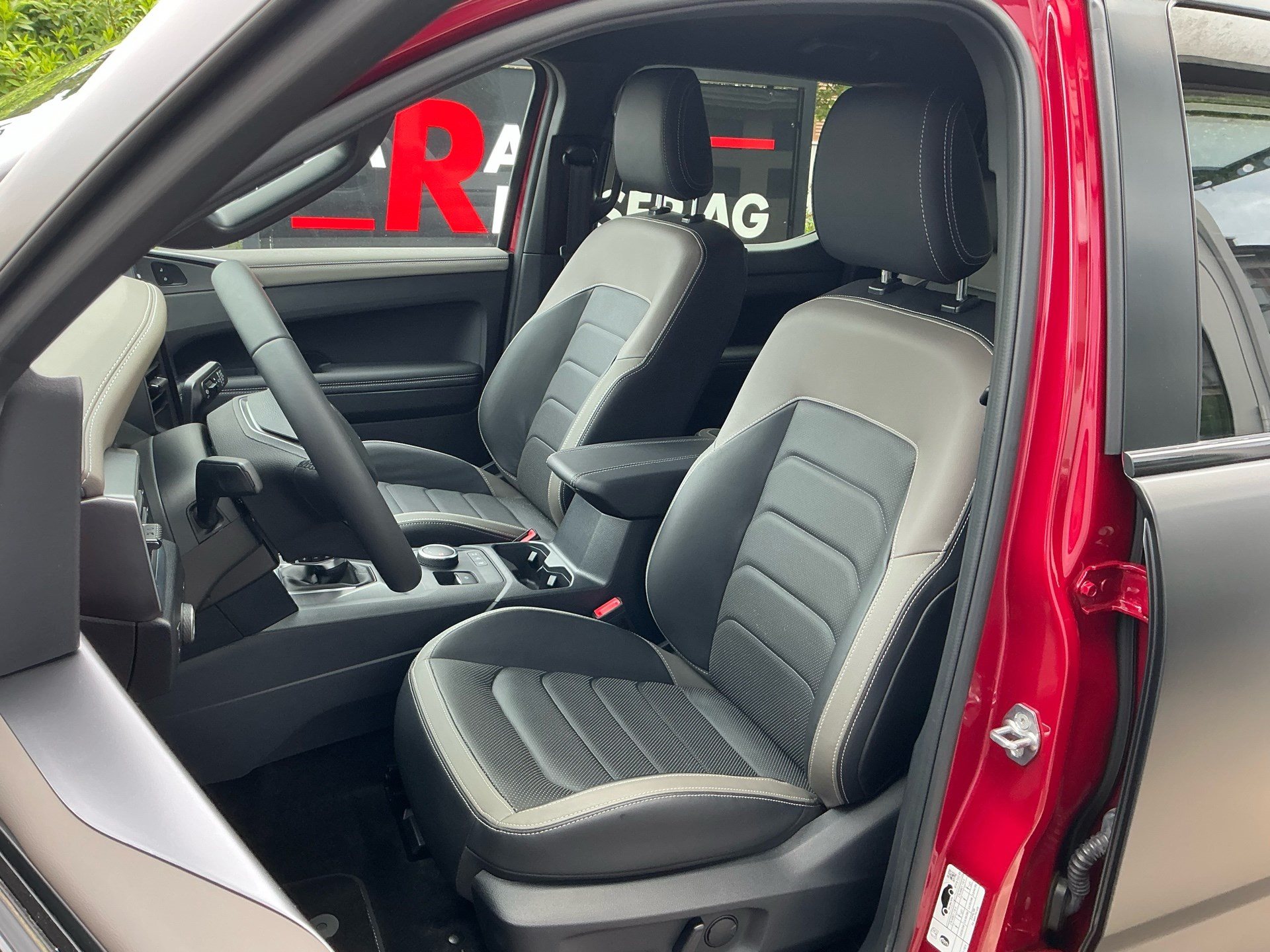 VW Amarok 3.0 TDI 241 PS AVENTURA 4MOTION *** FAHRZEUG IST GRAU MATT FOLIERT ***-image-7