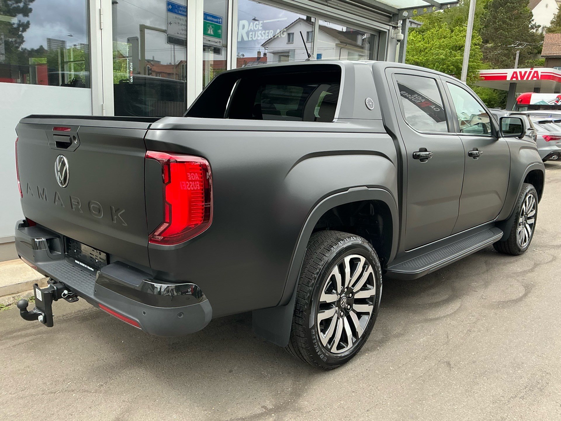 VW Amarok 3.0 TDI 241 PS AVENTURA 4MOTION *** FAHRZEUG IST GRAU MATT FOLIERT ***-showroom-element-3