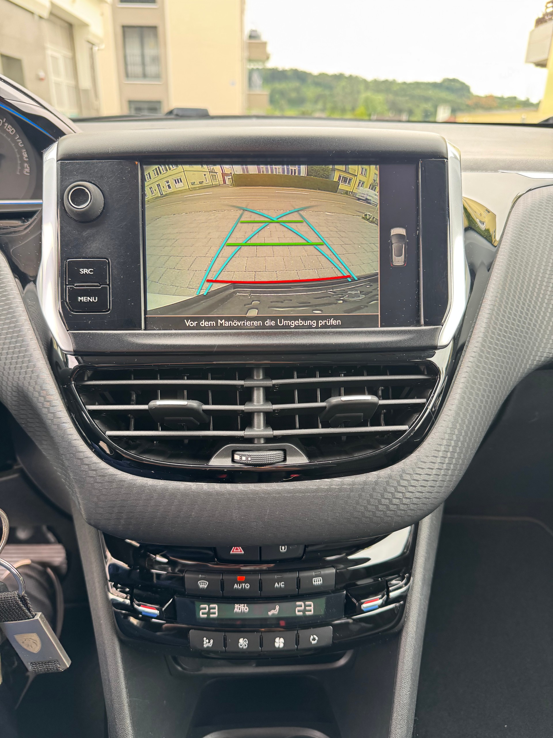 PEUGEOT 2008 1.2 PureTech Allure EAT6-image-13