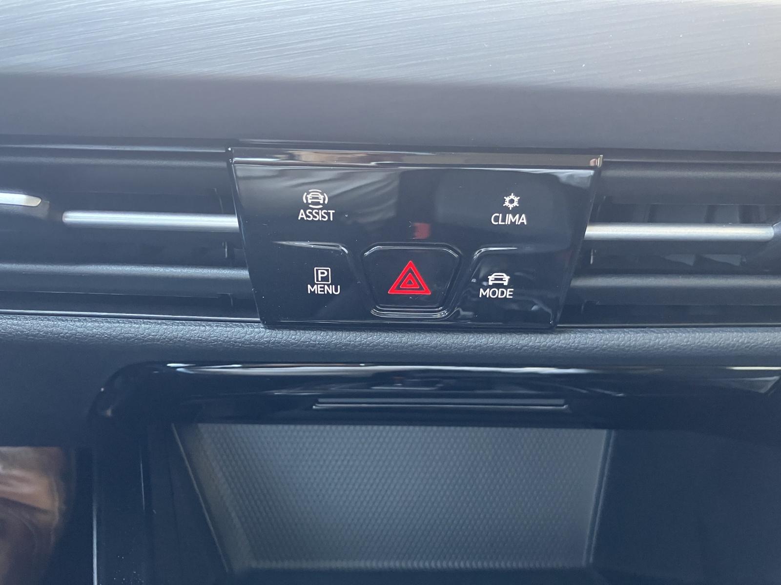 VW Golf VIII 1.5 eTSI R-Line 75 Edition DSG-image-15