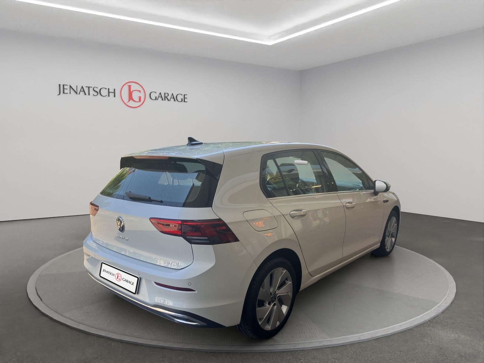 VW Golf VIII 1.5 eTSI R-Line 75 Edition DSG-image-4