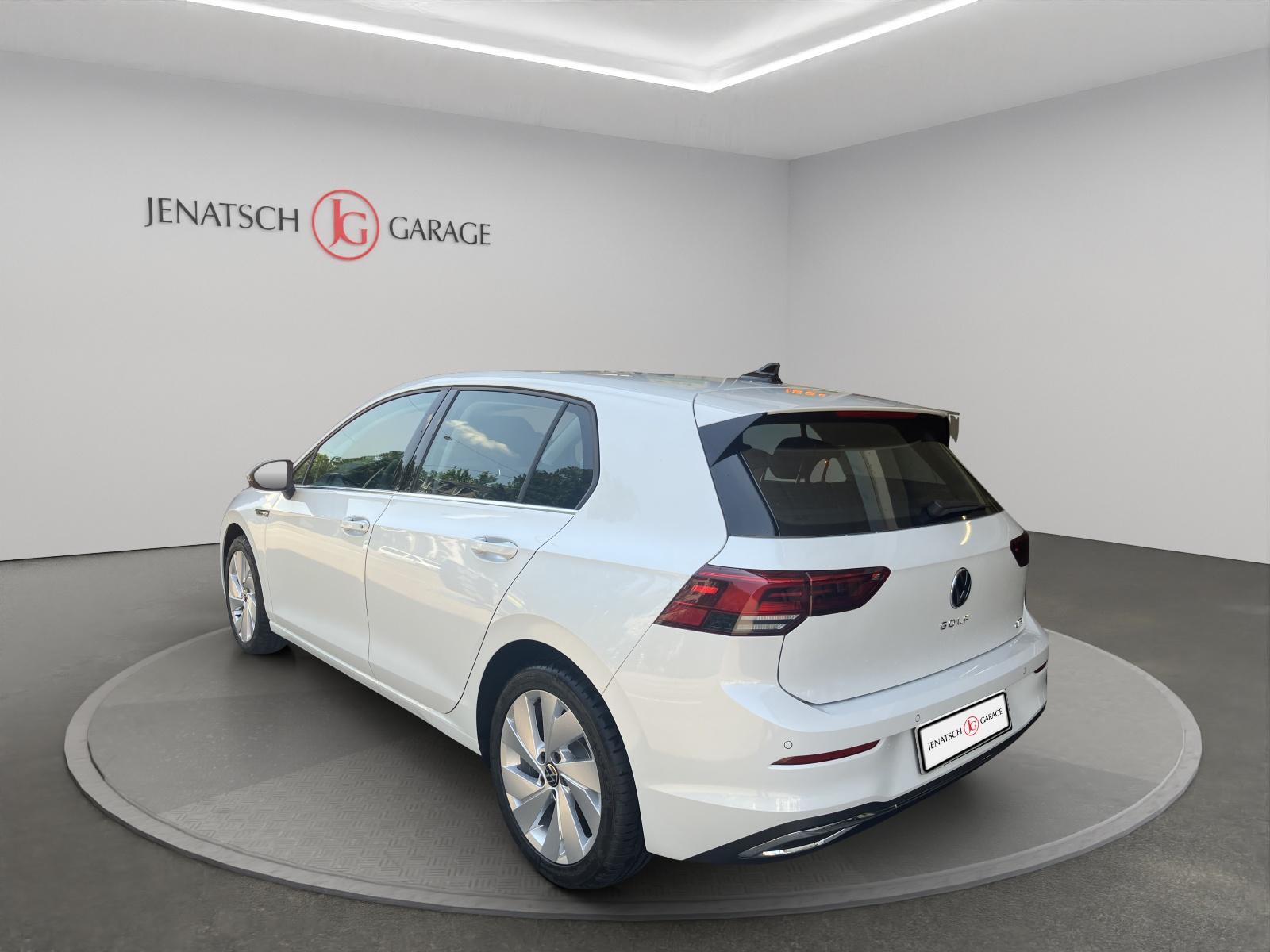 VW Golf VIII 1.5 eTSI R-Line 75 Edition DSG-showroom-element-2