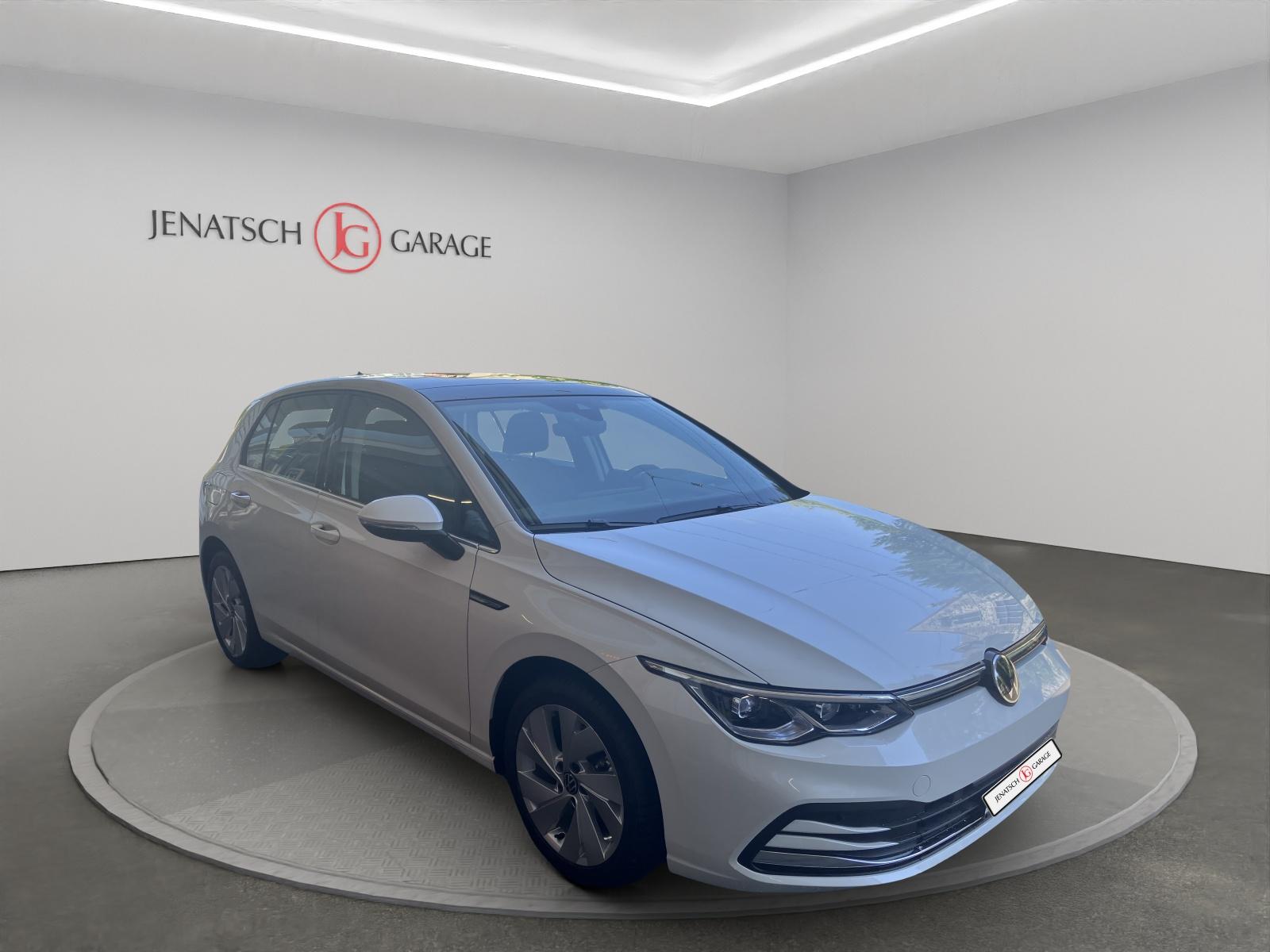 VW Golf VIII 1.5 eTSI R-Line 75 Edition DSG-image-5