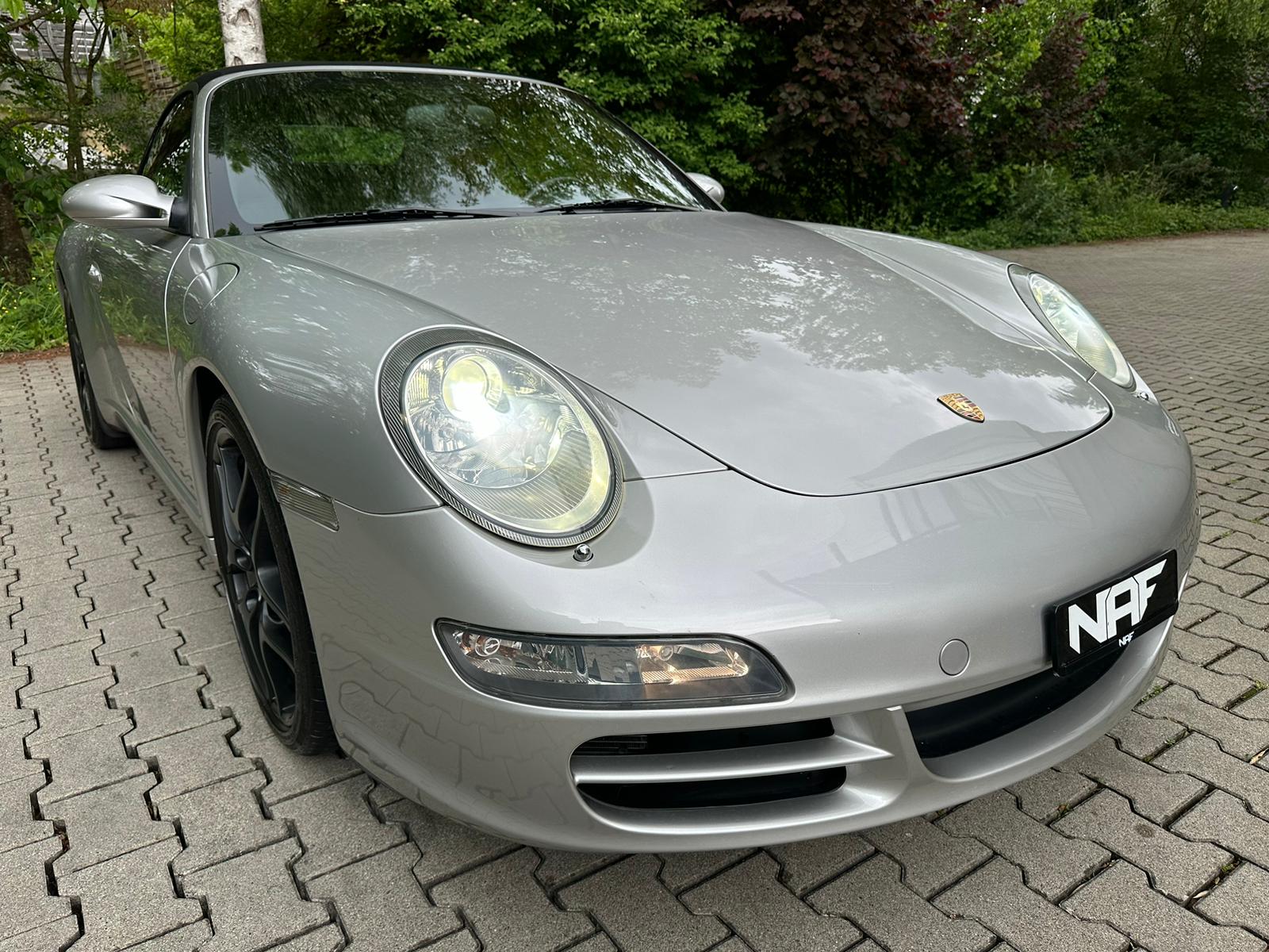 PORSCHE 911 Cabrio Carrera-image-11