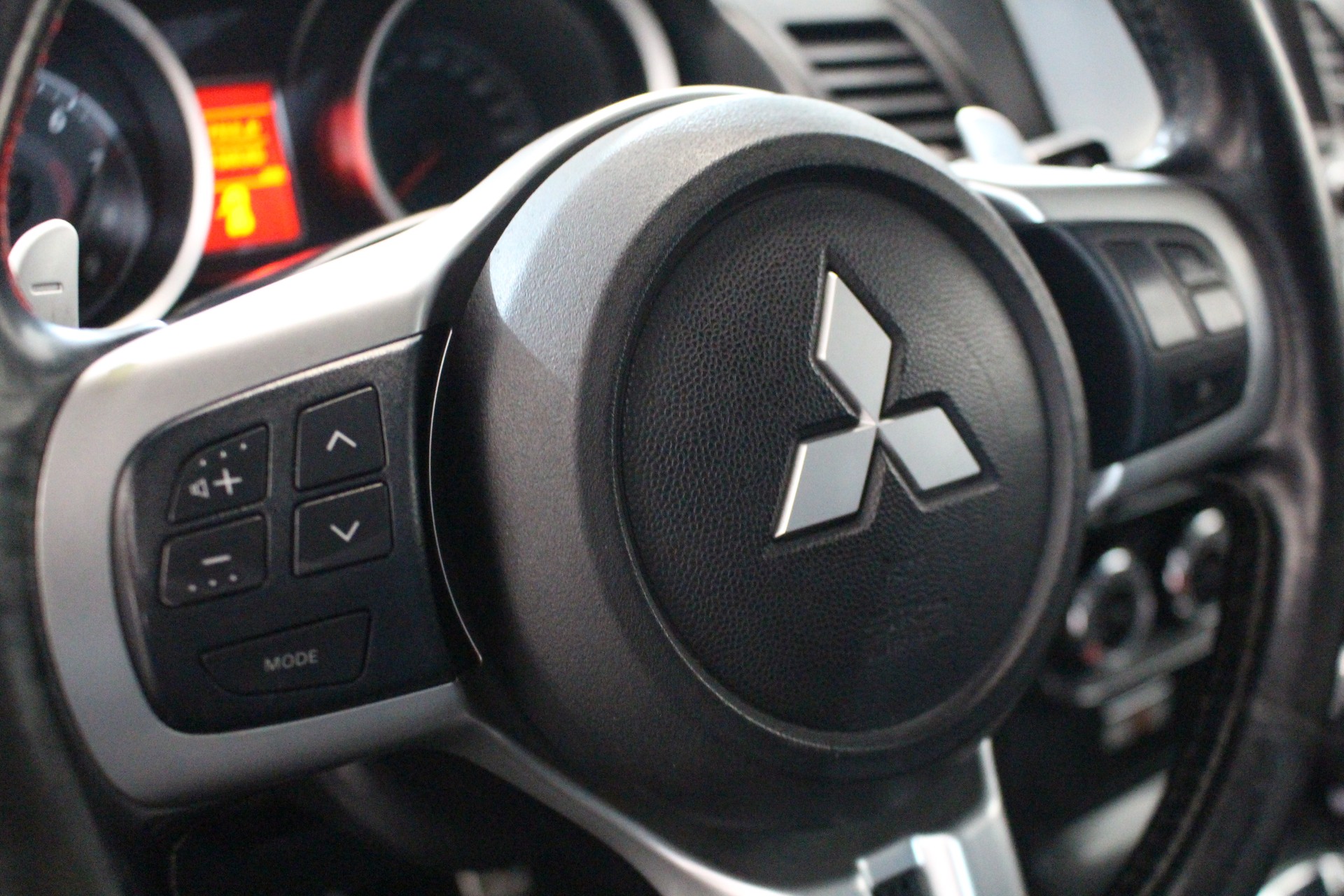 MITSUBISHI Lancer Sportback 2.0 T MIVEC Ralliart S-image-13
