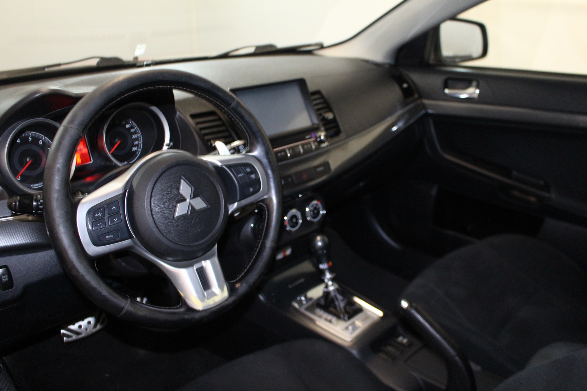 MITSUBISHI Lancer Sportback 2.0 T MIVEC Ralliart S-image-11