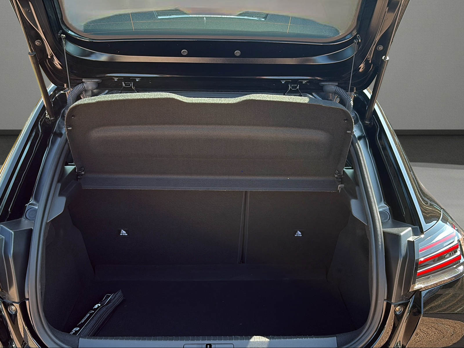 PEUGEOT 208 1.2 MHEV 100 Style-image-9